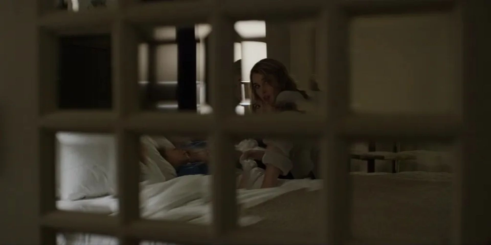 Dominique McElligott and Finn Douglas in House of Cards (2013)