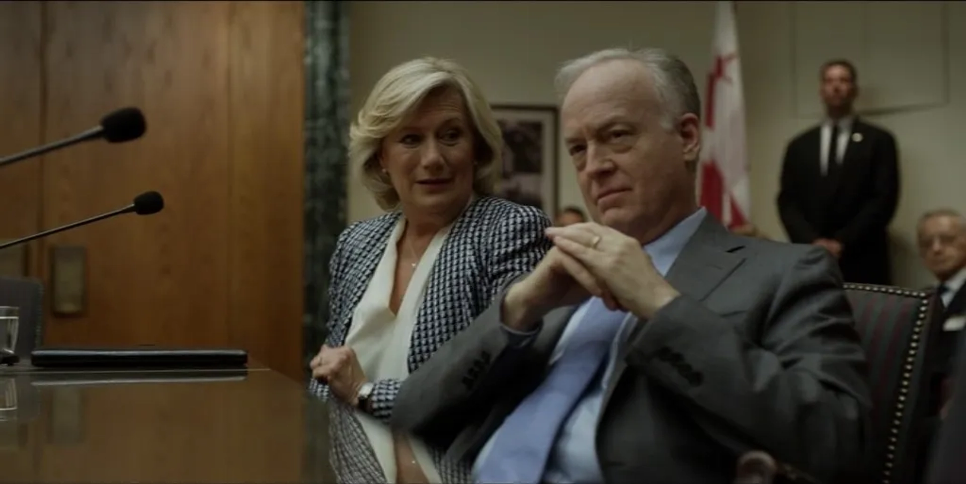 Jayne Atkinson and Reed Birney in House of Cards (2013)