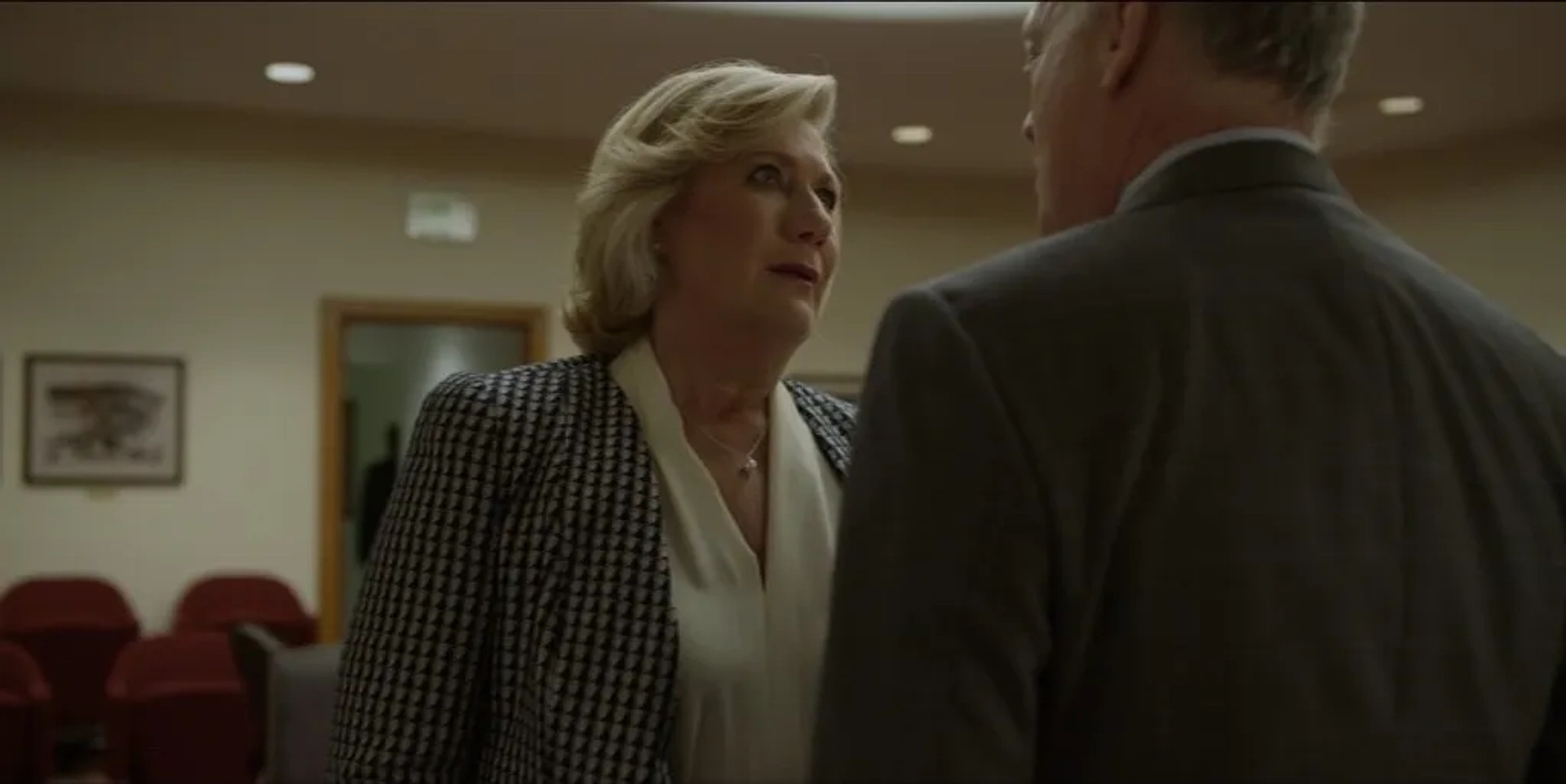 Jayne Atkinson and Reed Birney in House of Cards (2013)