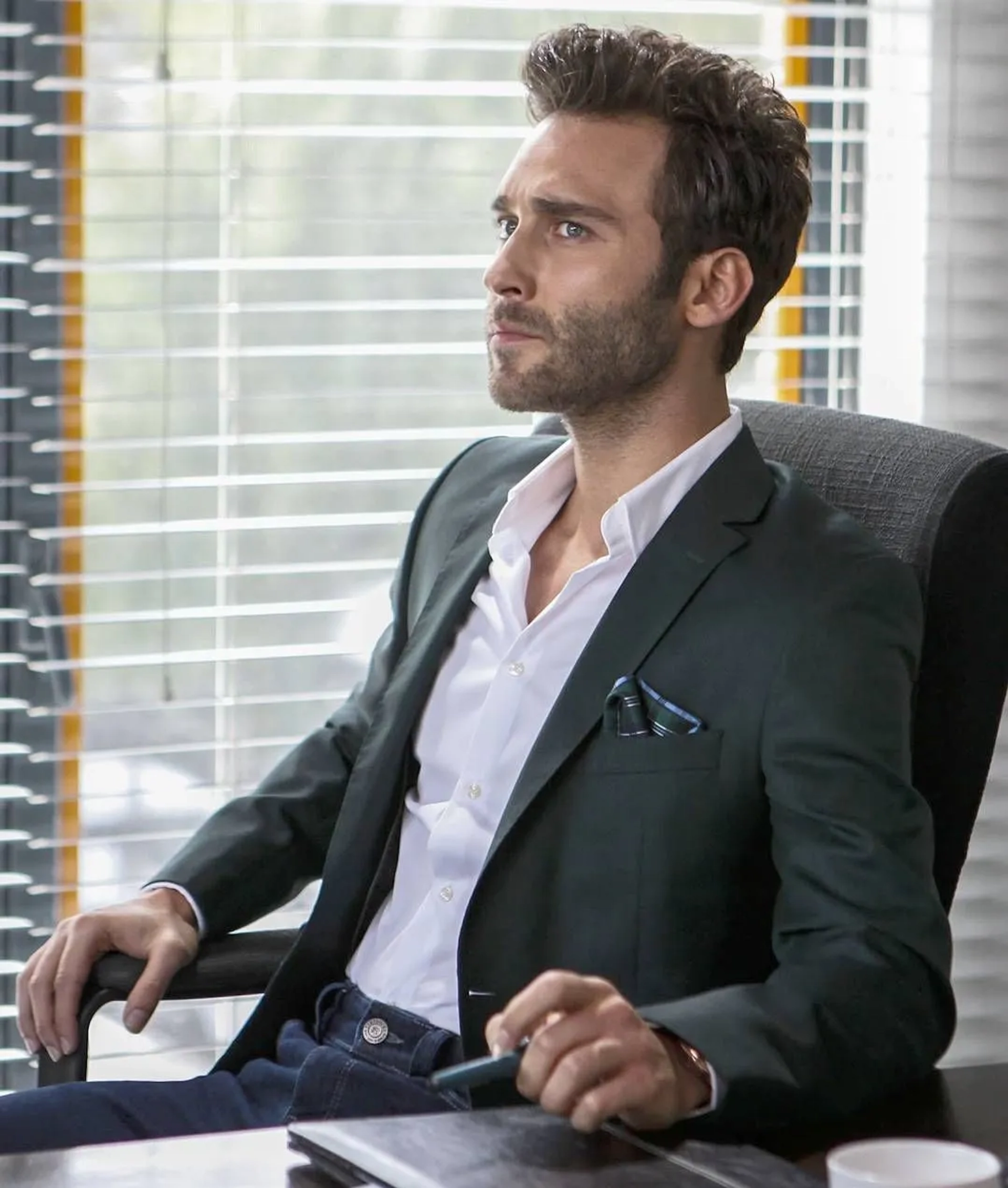 Seçkin Özdemir in Love for Rent (2015)