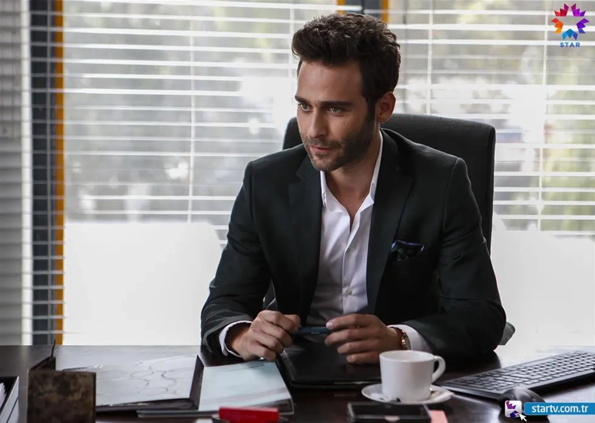 Seçkin Özdemir in Love for Rent (2015)