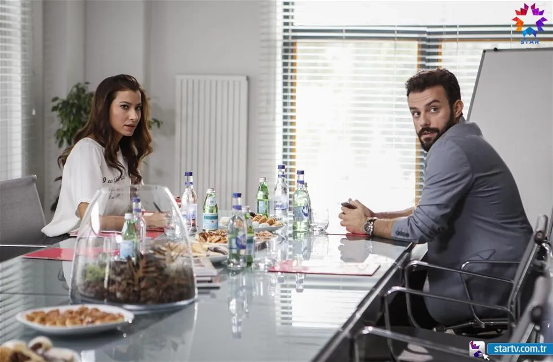 Salih Bademci and Müjde Uzman in Love for Rent (2015)