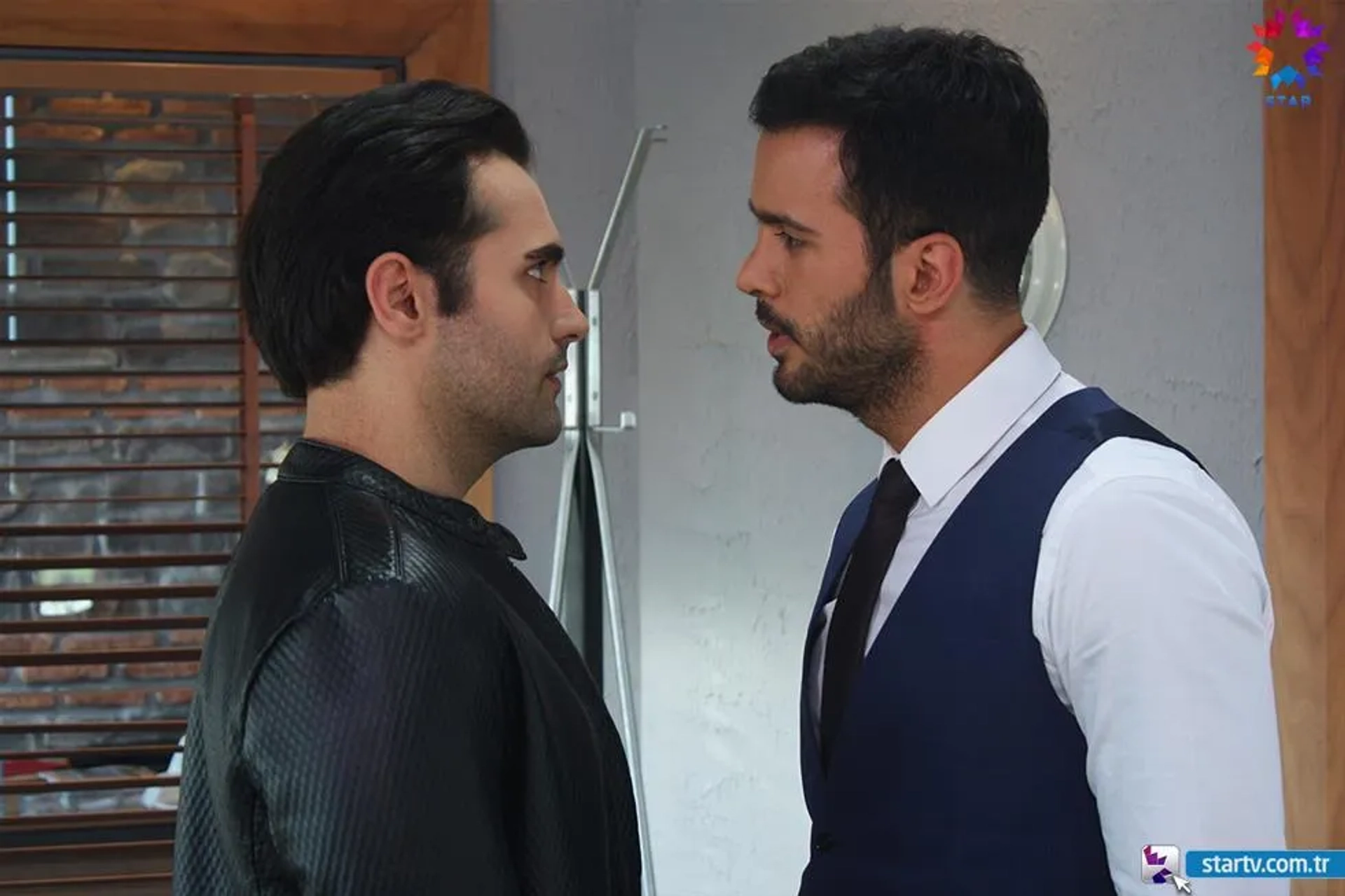 Baris Arduç and Yalcin Hafizoglu in Love for Rent (2015)