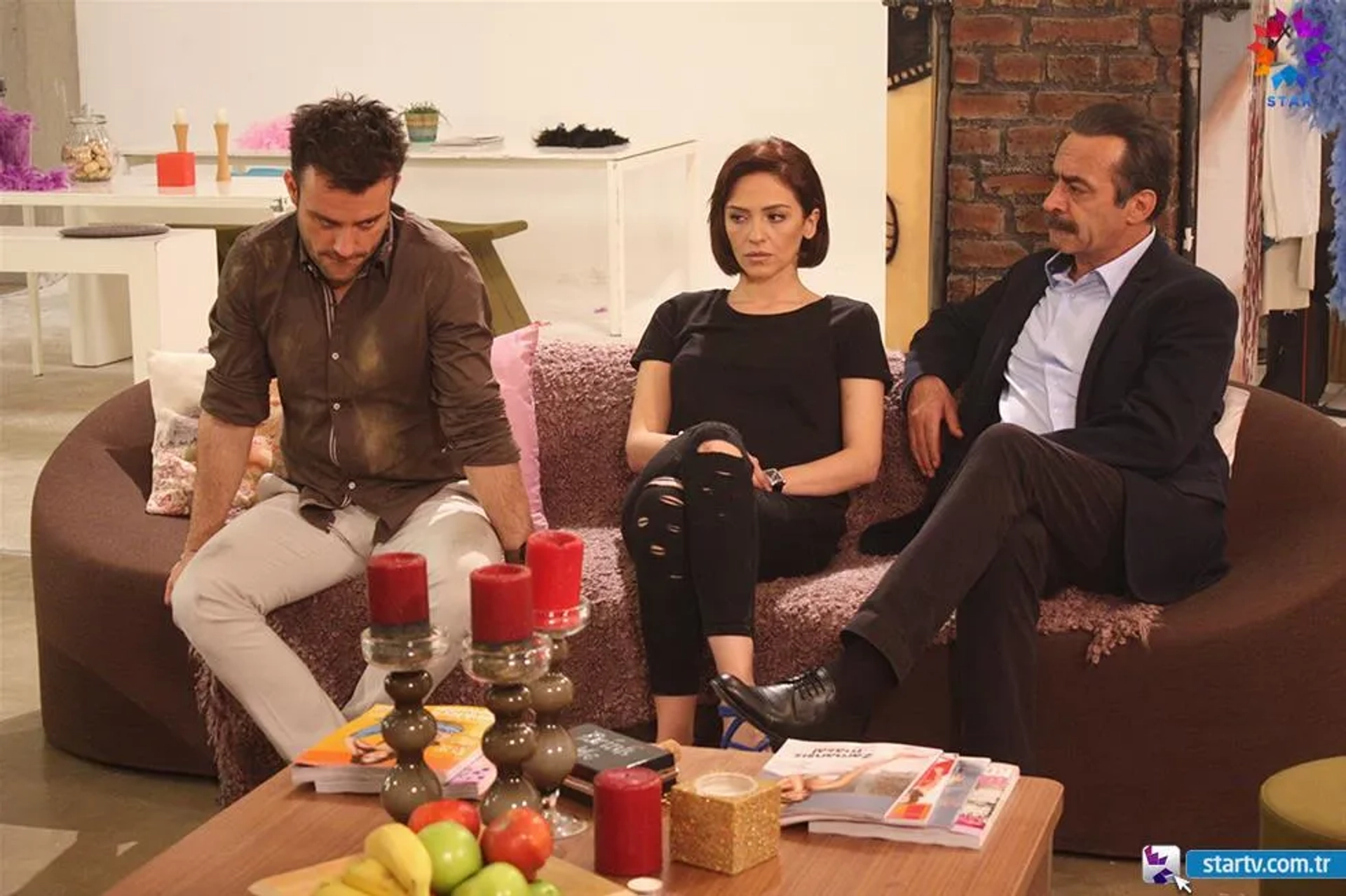 Levent Ülgen, Salih Bademci, and Sinem Uslu in Love for Rent (2015)