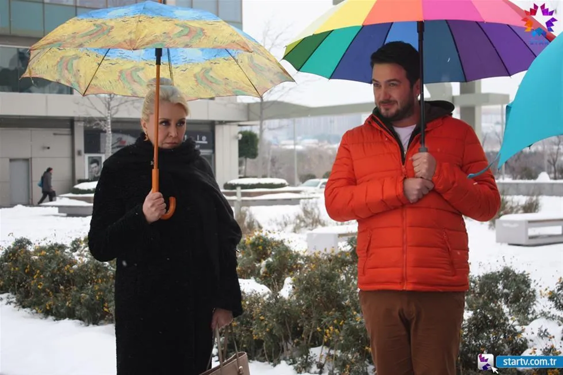 Nergis Kumbasar and Onur Büyüktopçu in Love for Rent (2015)