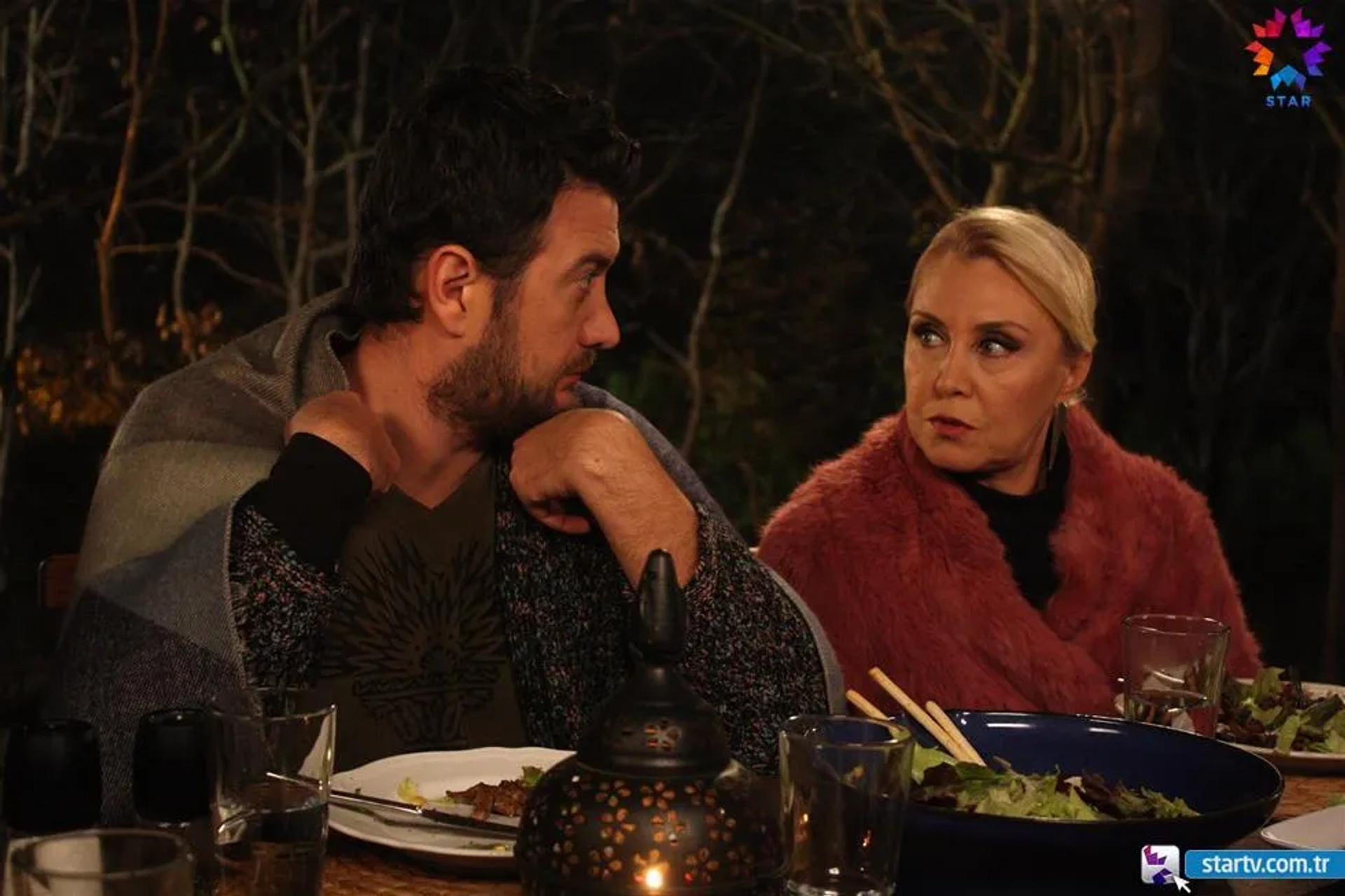 Nergis Kumbasar and Onur Büyüktopçu in Love for Rent (2015)