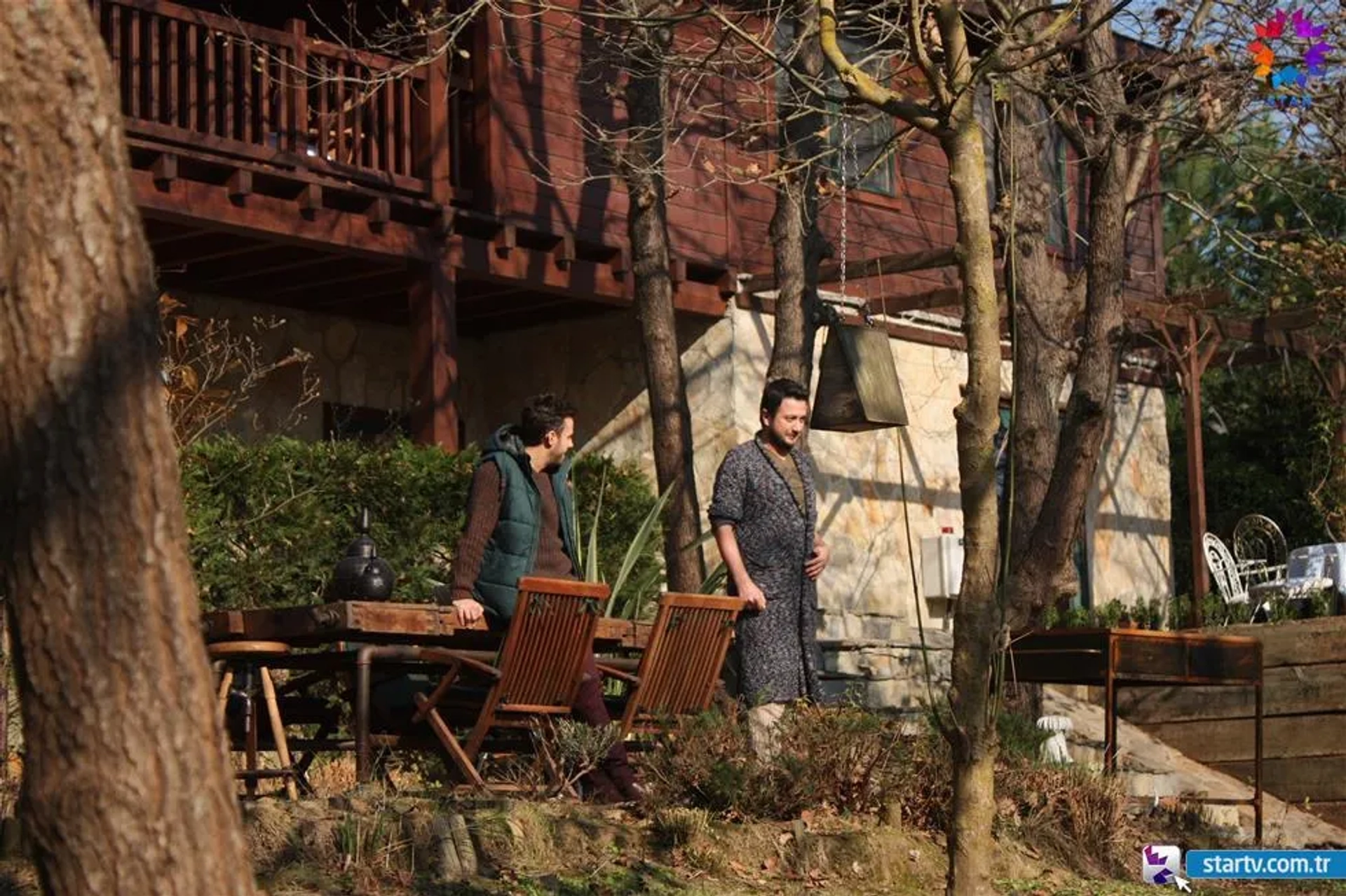 Salih Bademci and Onur Büyüktopçu in Love for Rent (2015)