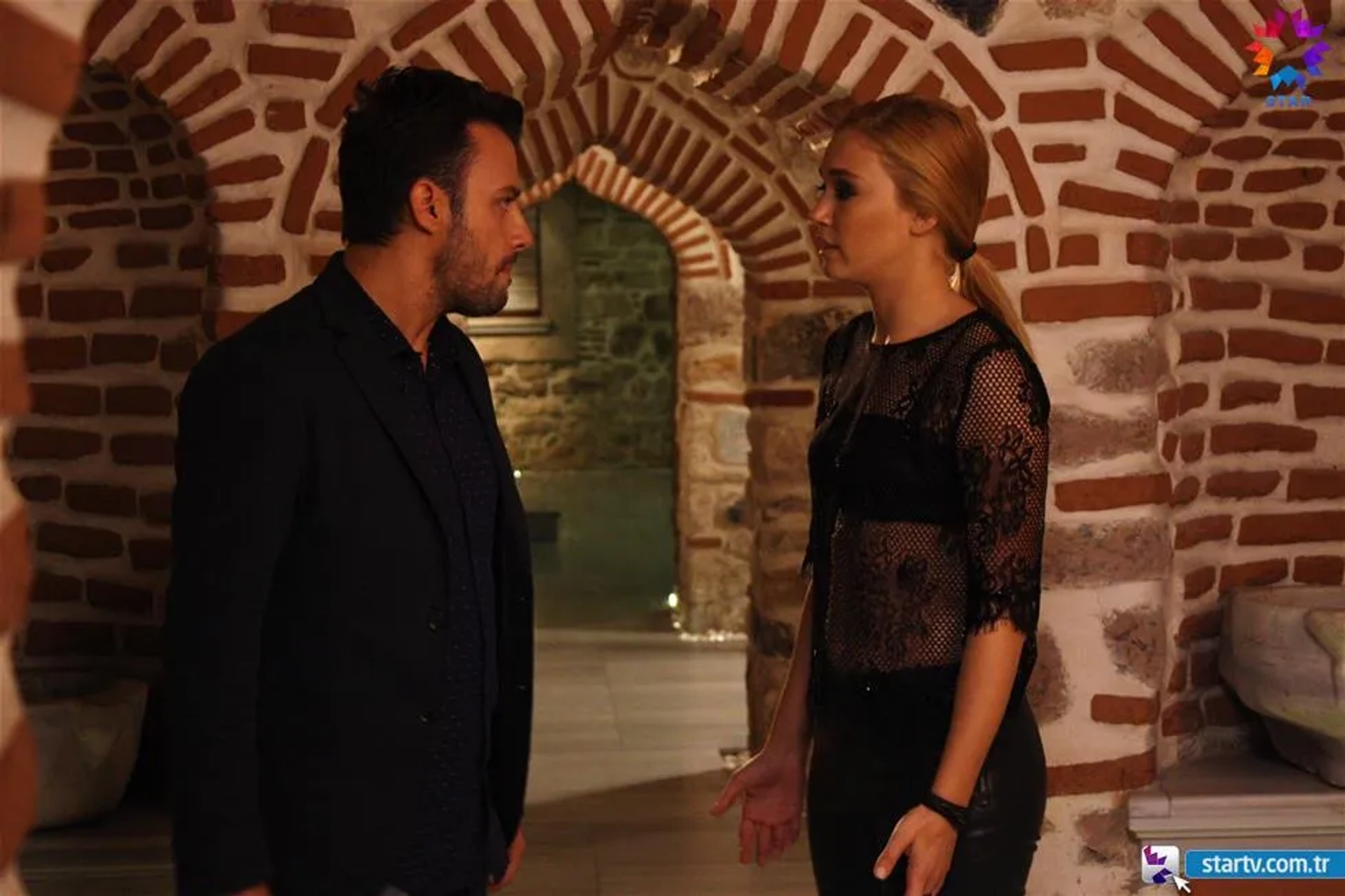 Salih Bademci and Melisa Senolsun in Love for Rent (2015)