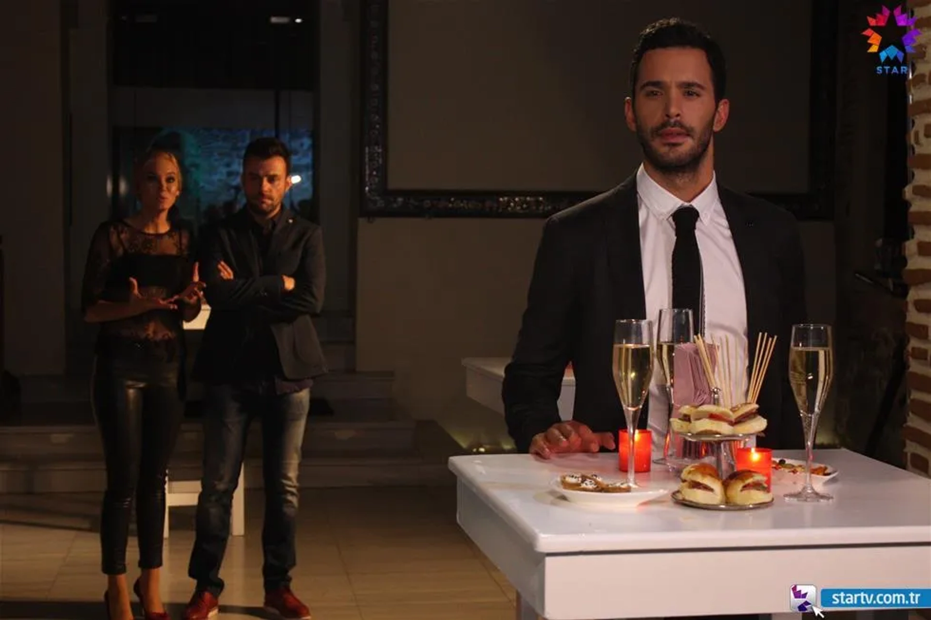 Salih Bademci, Baris Arduç, and Melisa Senolsun in Love for Rent (2015)