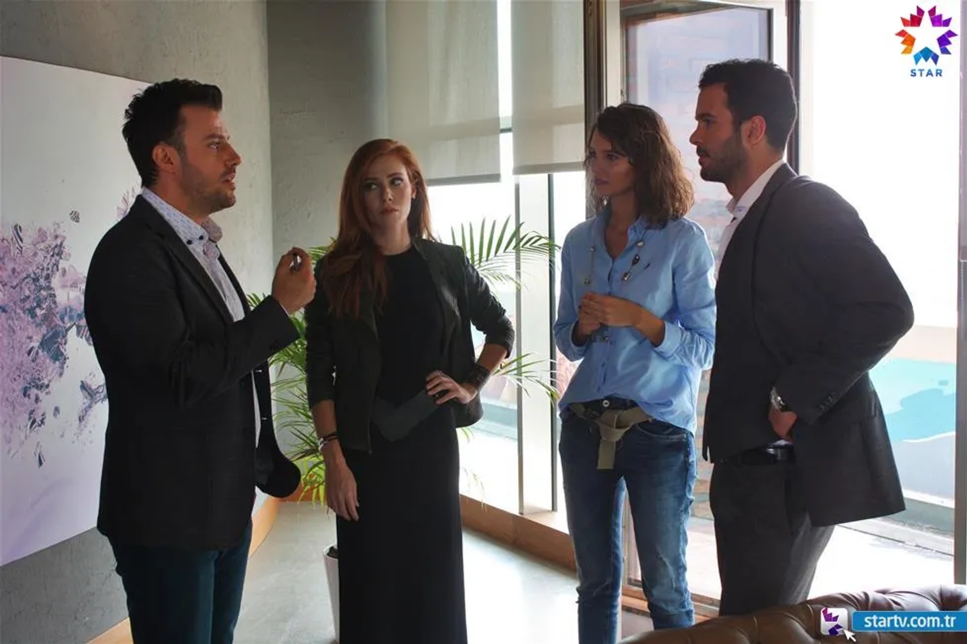 Salih Bademci, Elçin Sangu, Leyla Lydia Tugutlu, and Baris Arduç in Love for Rent (2015)