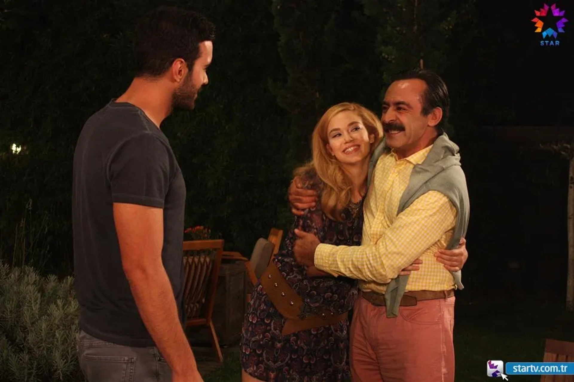 Levent Ülgen, Baris Arduç, and Melisa Senolsun in Love for Rent (2015)