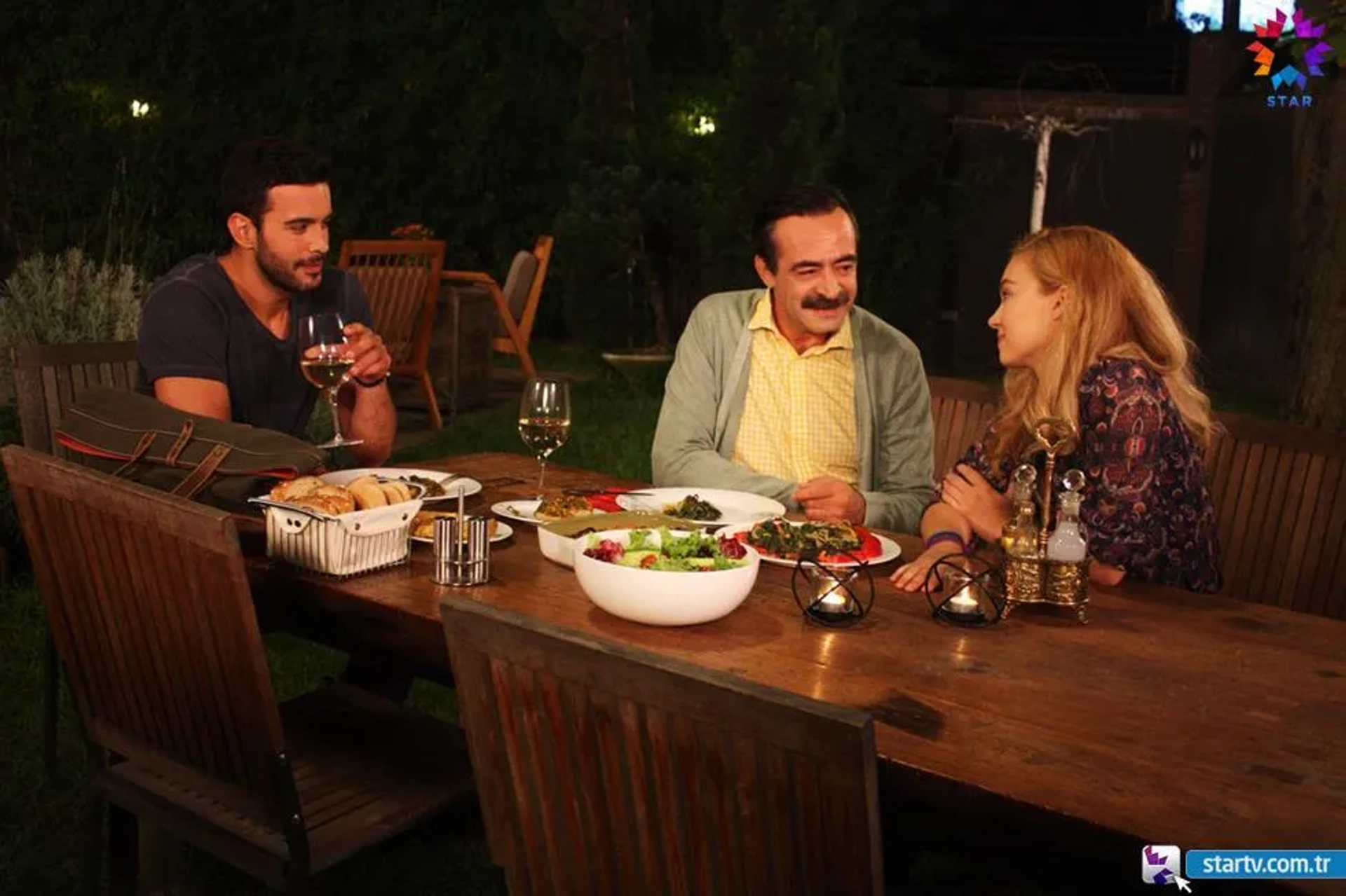 Levent Ülgen, Baris Arduç, and Melisa Senolsun in Love for Rent (2015)