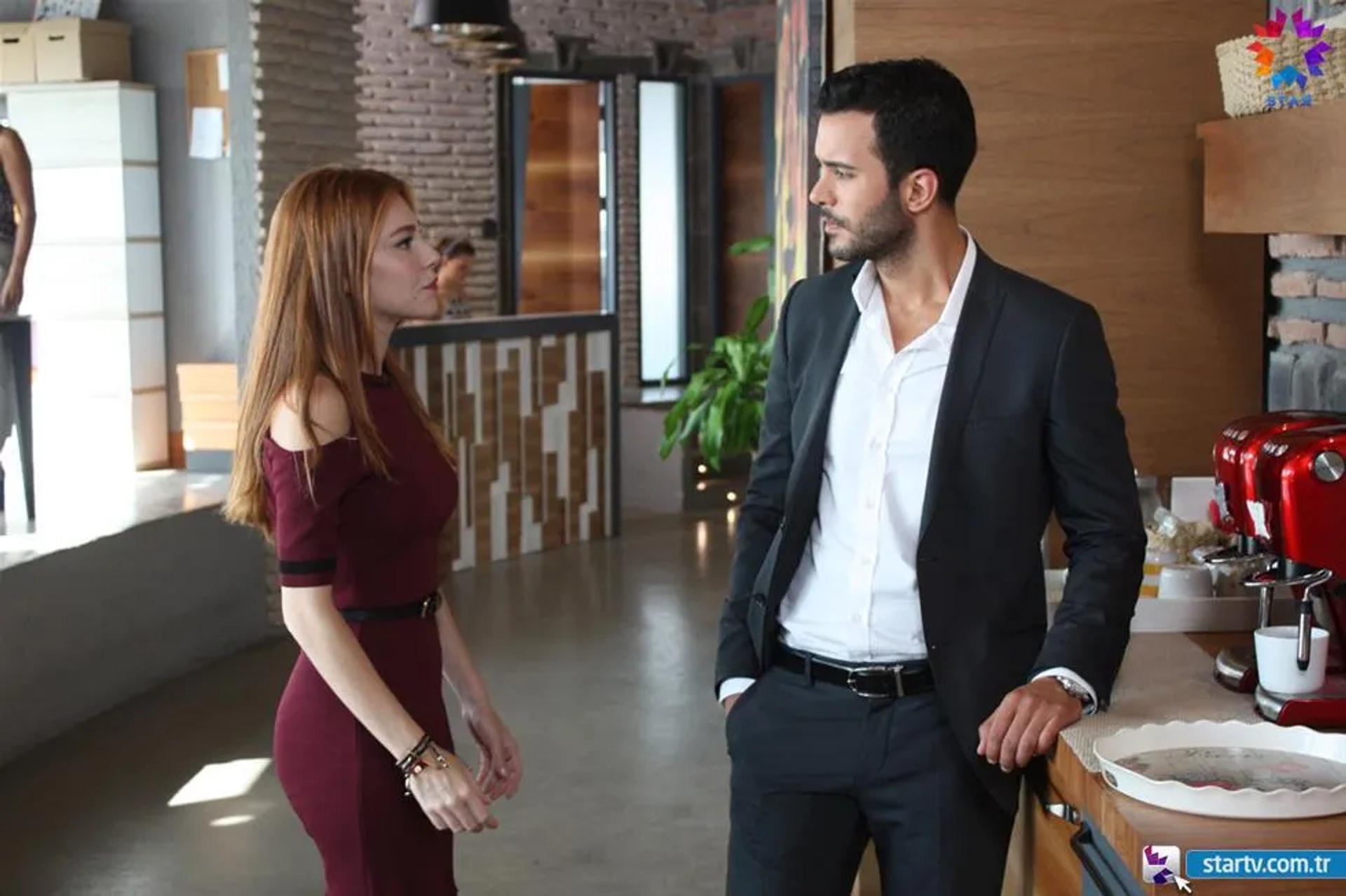 Elçin Sangu and Baris Arduç in Love for Rent (2015)