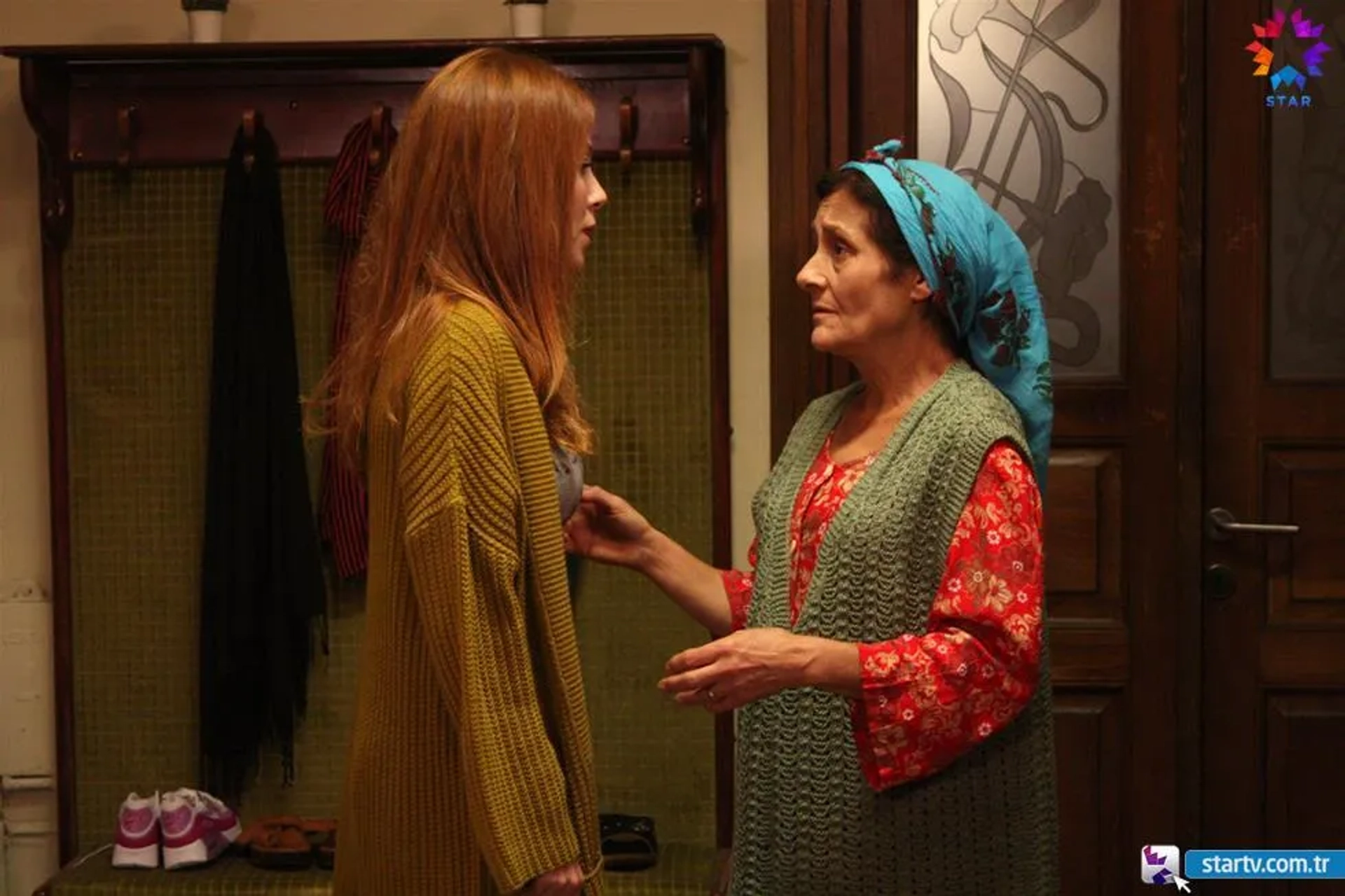 Hikmet Körmükçü and Elçin Sangu in Love for Rent (2015)