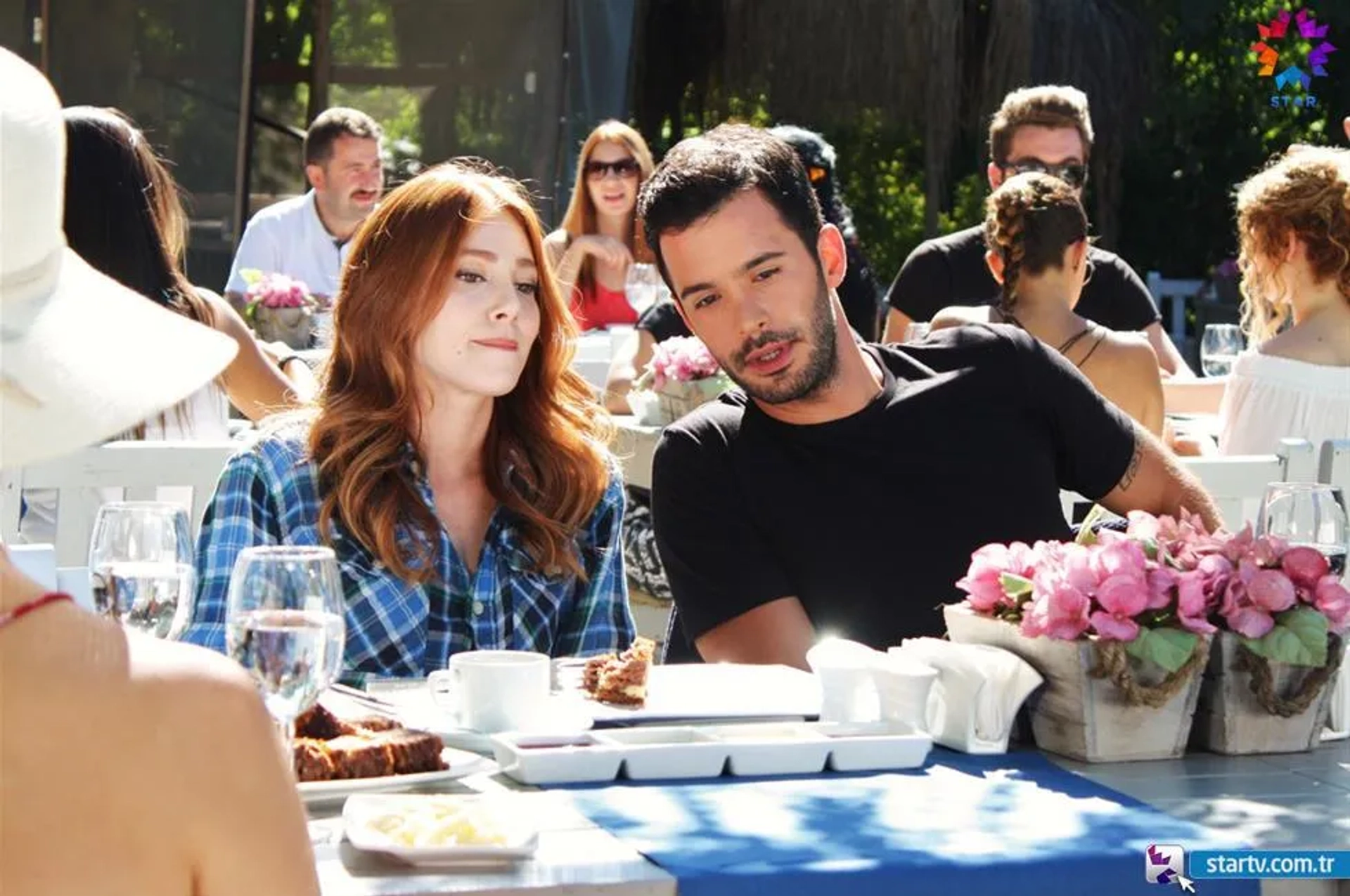 Elçin Sangu and Baris Arduç in Love for Rent (2015)