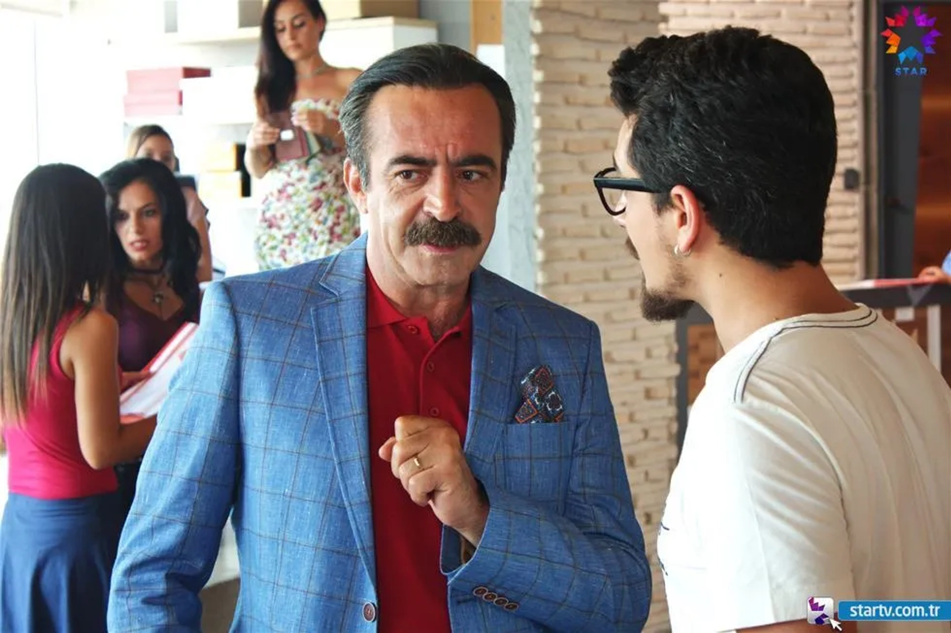 Levent Ülgen and Ender Sakalli in Love for Rent (2015)