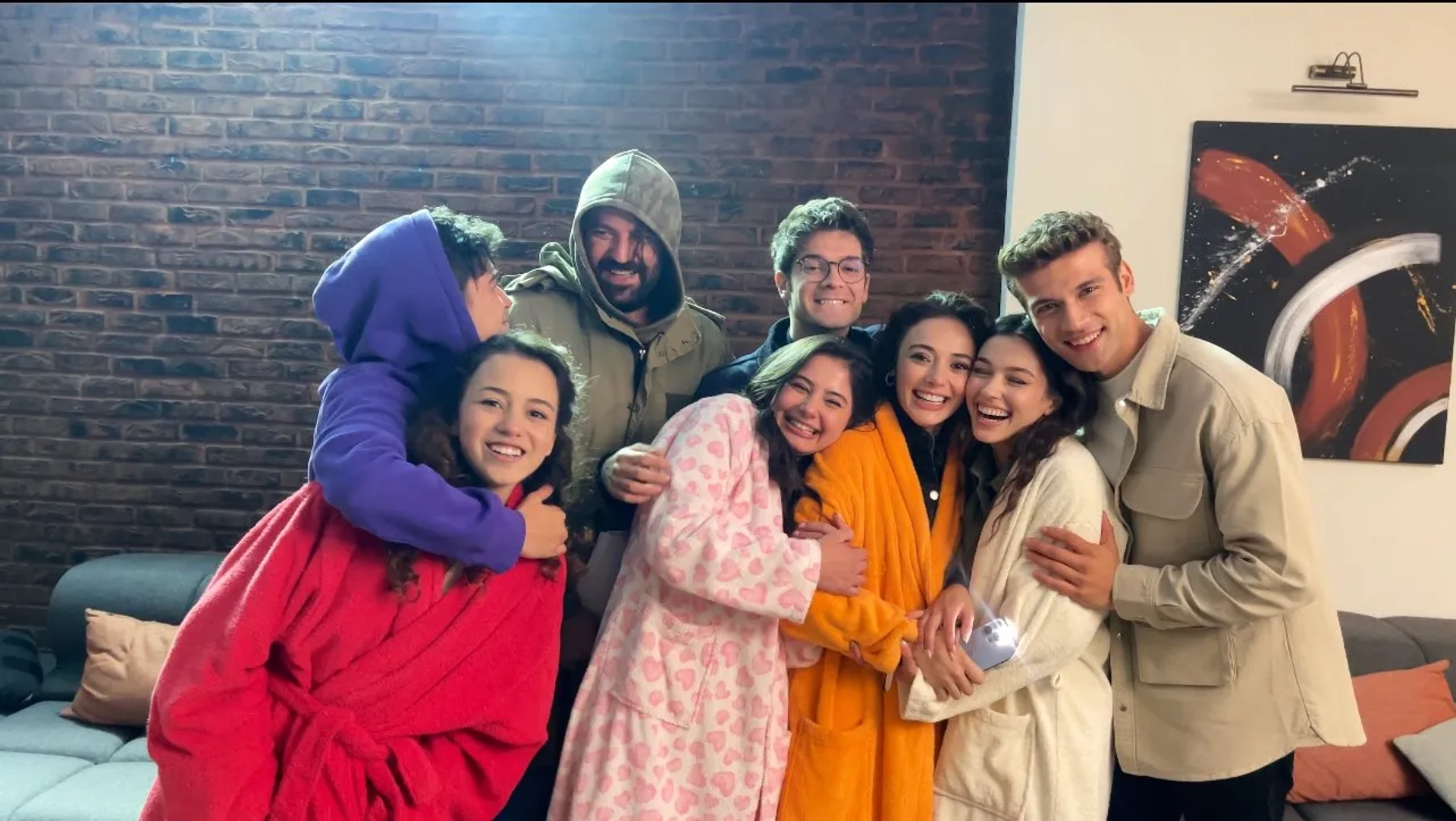 Helin Kandemir, Taha Bora Elkoca, Meltem Akçöl, Gokce Gunes Dogrusoz, Burak Can, Caner Topcu, and Rabia Soytürk in Hear Me (2022)