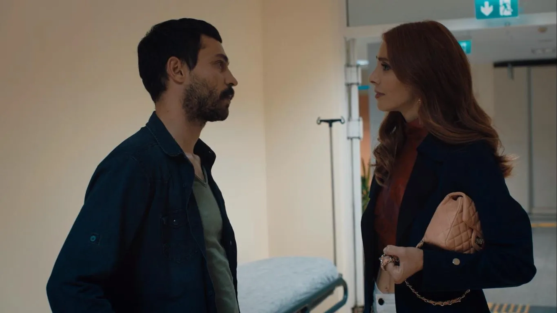 Nur Fettahoglu and Ekin Koç in The Steppe (2018)