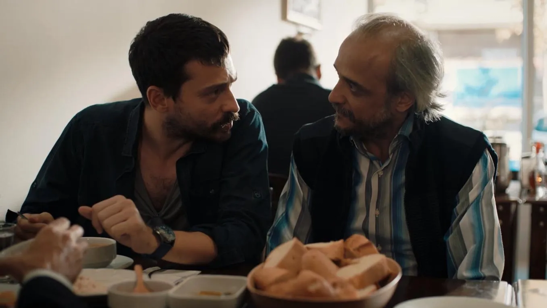 Sermet Yesil and Ekin Koç in The Steppe (2018)