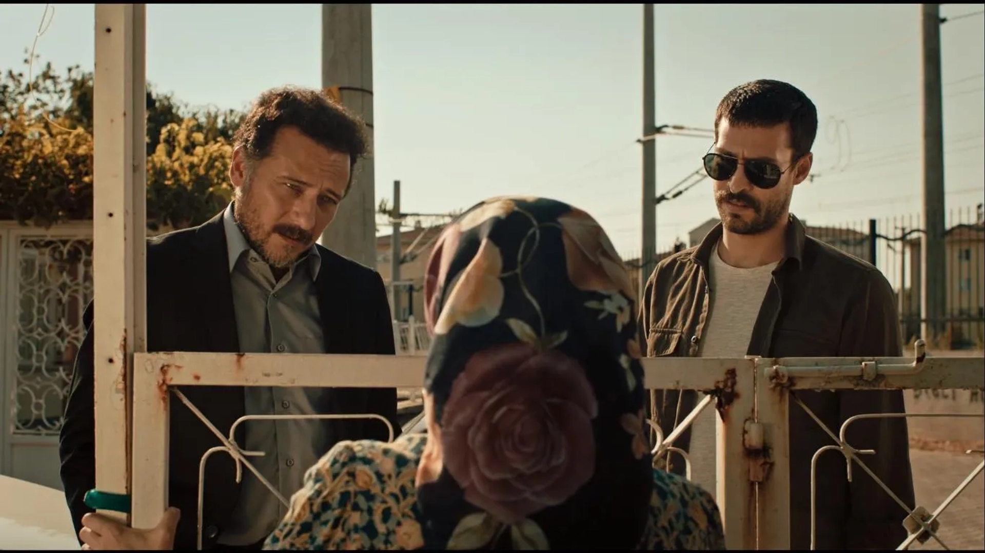 Yigit Özsener, Ekin Koç, and Hülya Aydin in The Steppe (2018)