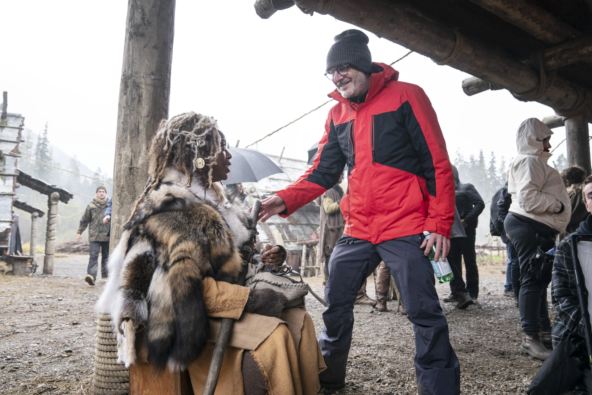 Alfre Woodard and Francis Lawrence in See (2019)