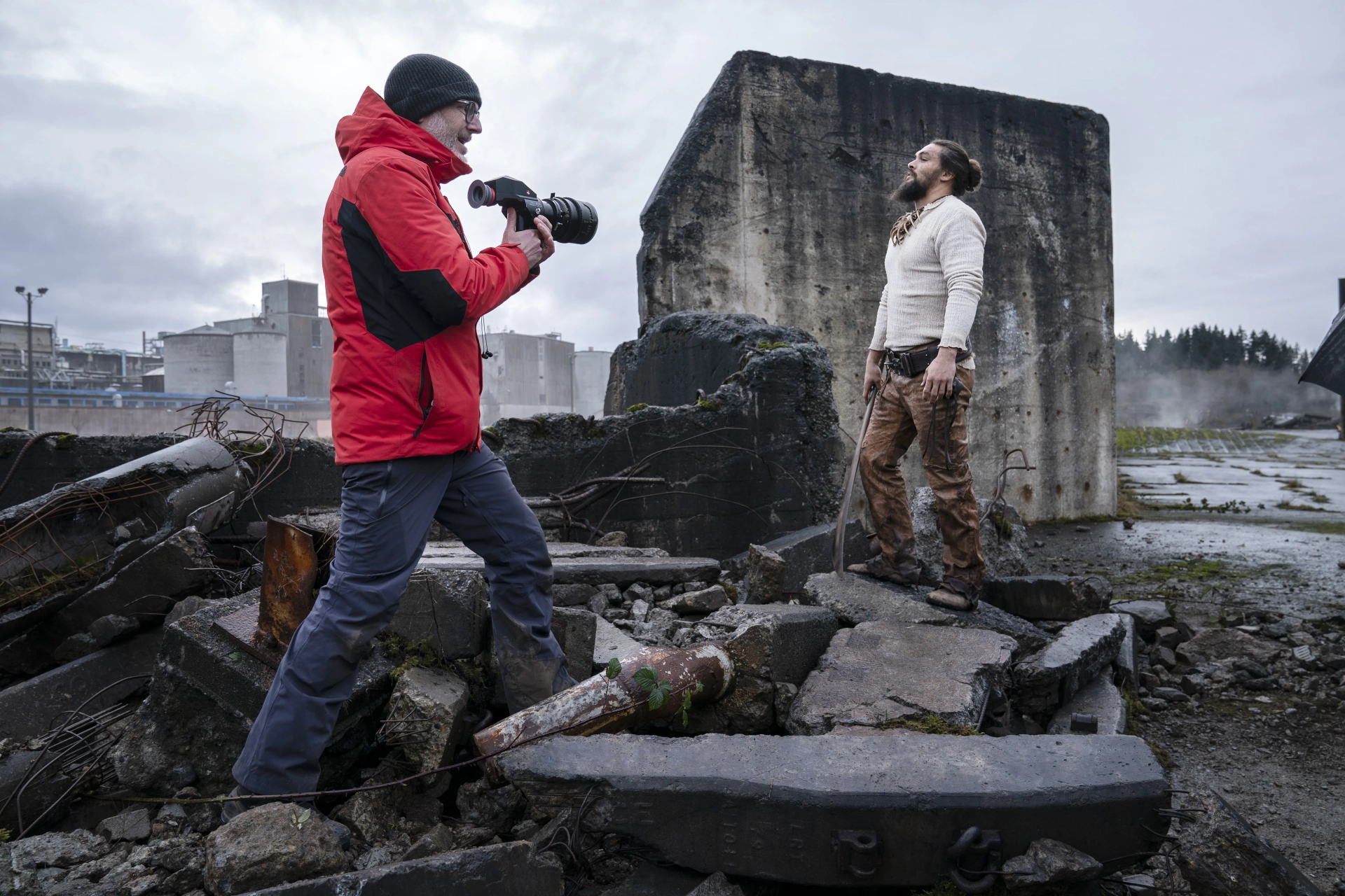 Jason Momoa and Francis Lawrence in See (2019)