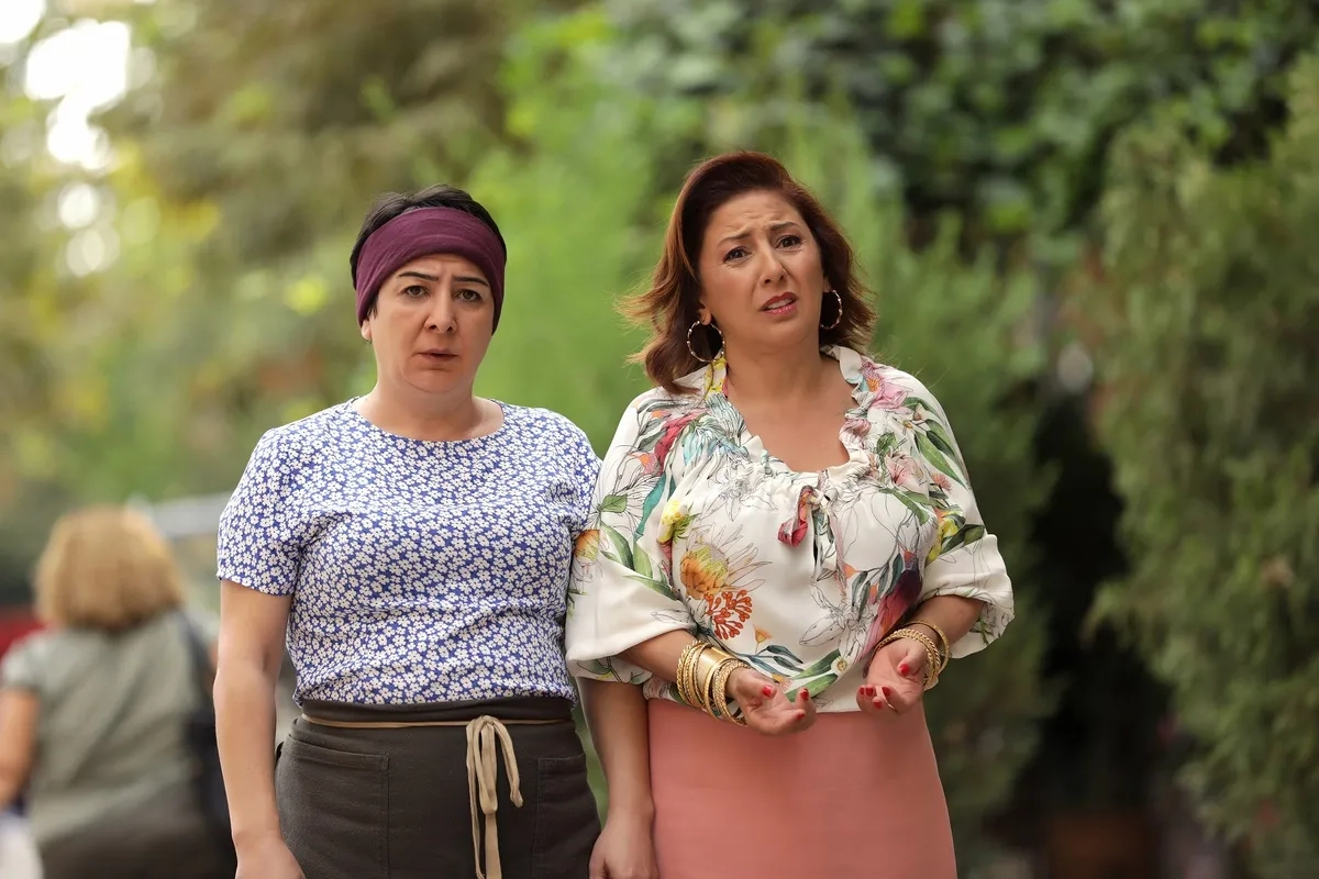 Günay Karacaoglu and Zeynep Kankonde in Love, Reason, Get Even (2021)