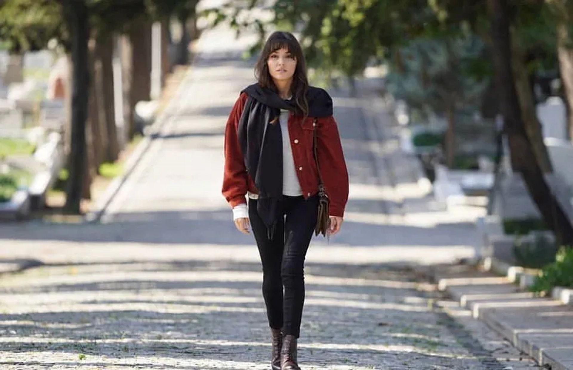 Hande Erçel in Azize (2019)