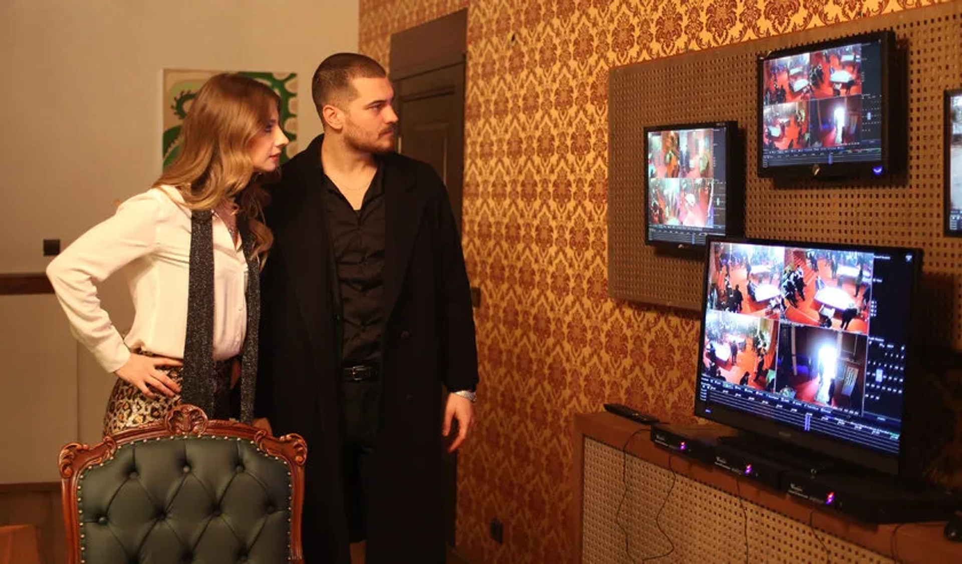 Tuba Ünsal and Çagatay Ulusoy in Insider (2016)