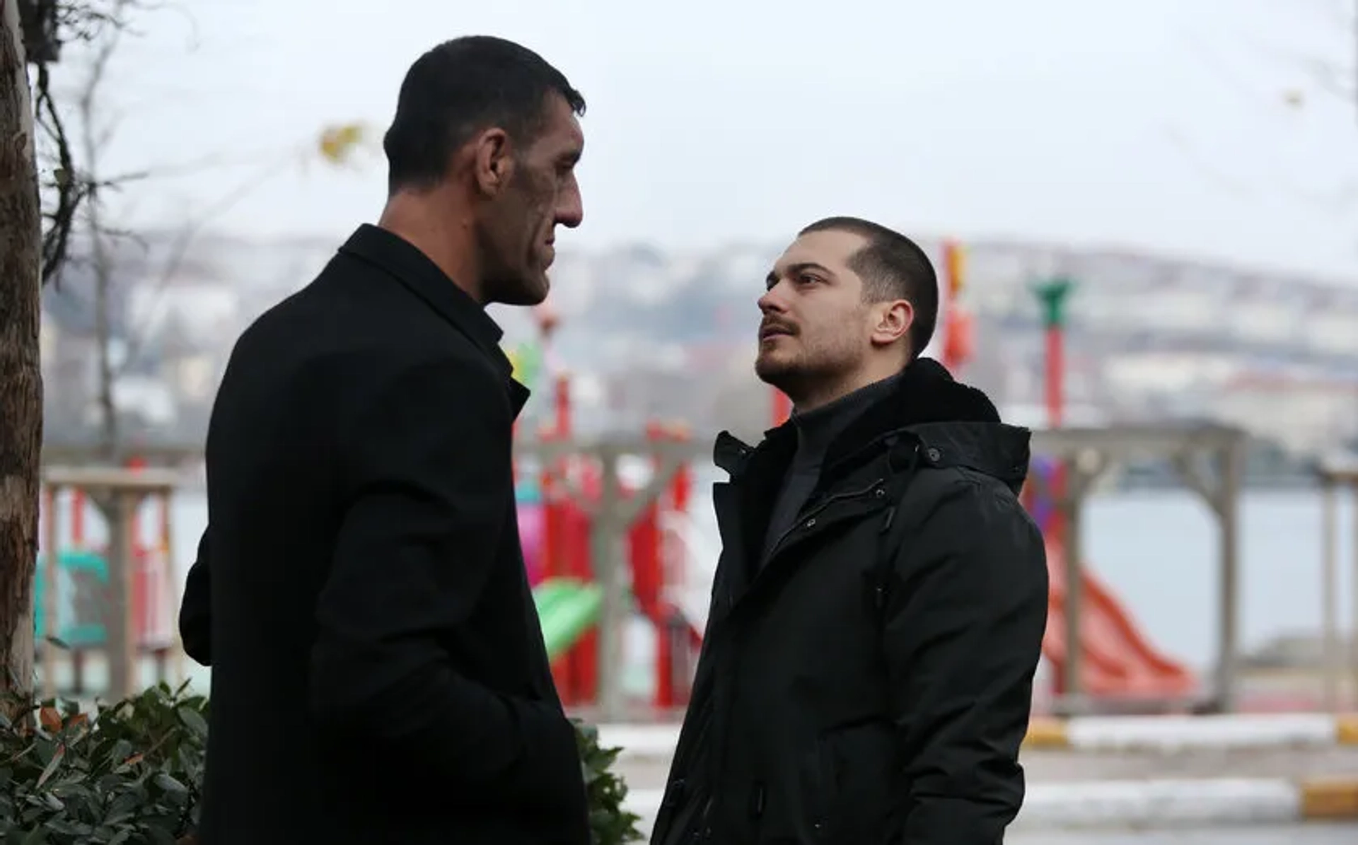 Çagatay Ulusoy and Seyithan Özdemir in Insider (2016)