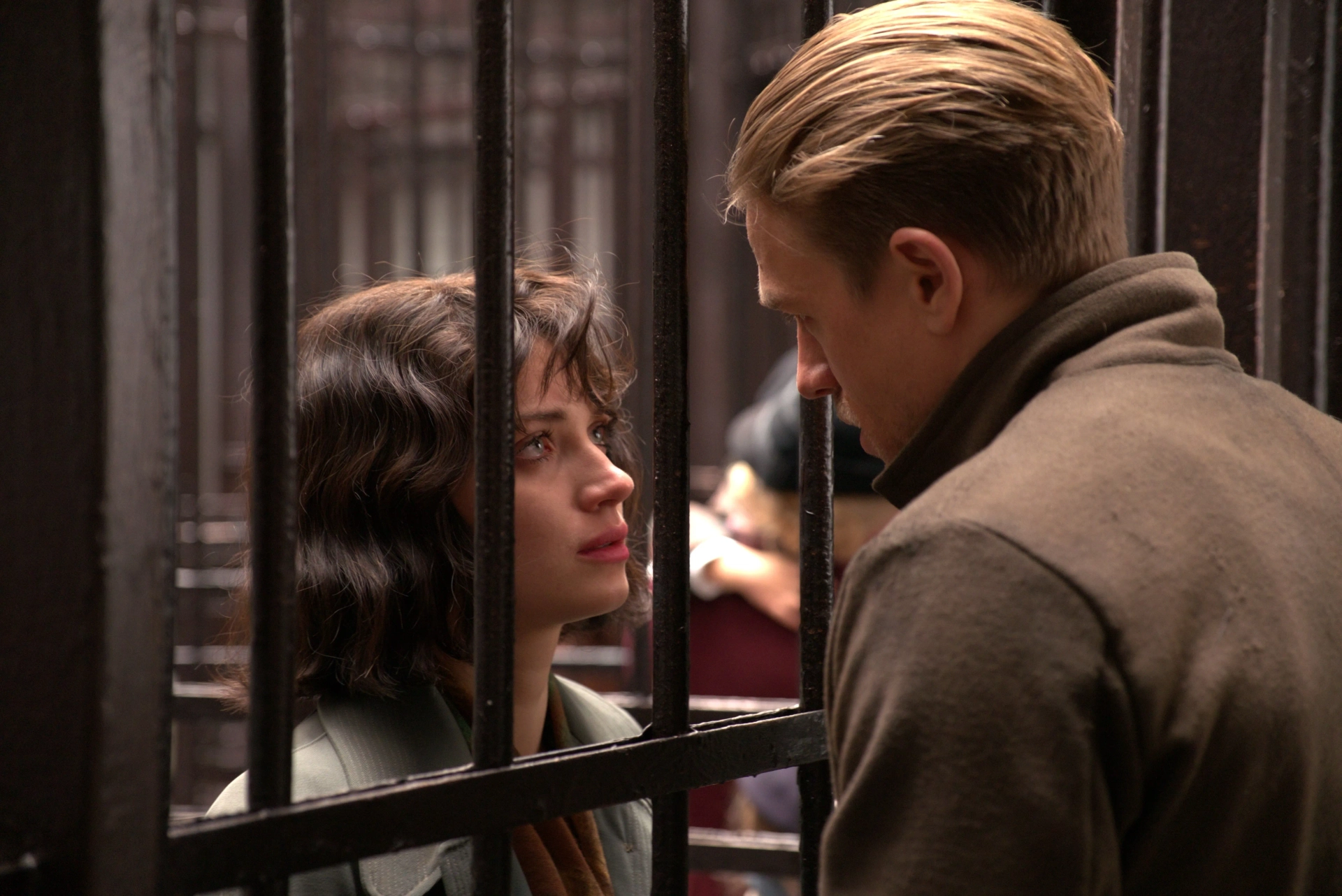 Charlie Hunnam and Eve Hewson in Papillon (2017)