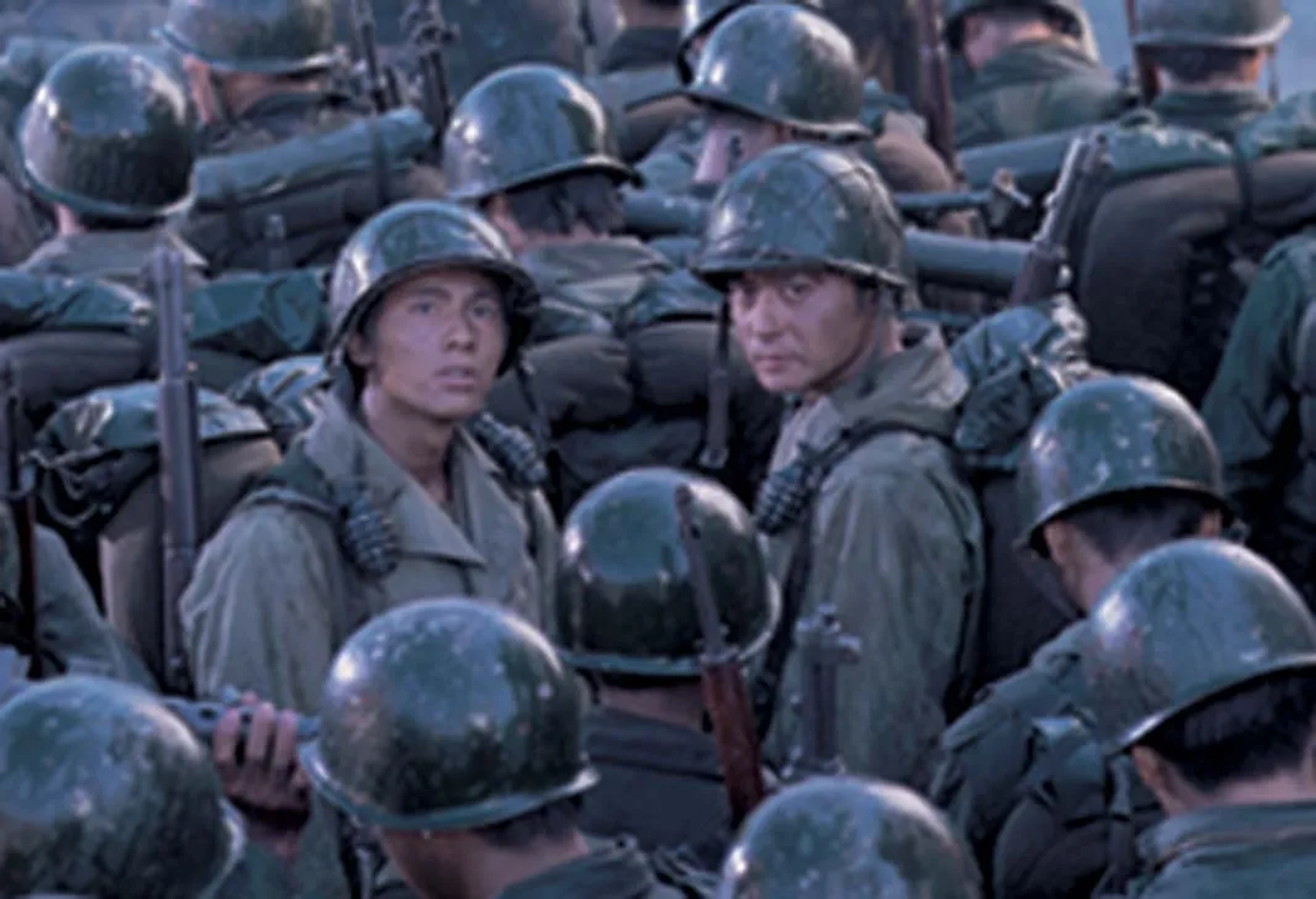 Jang Dong-Gun and Won Bin in Tae Guk Gi: The Brotherhood of War (2004)