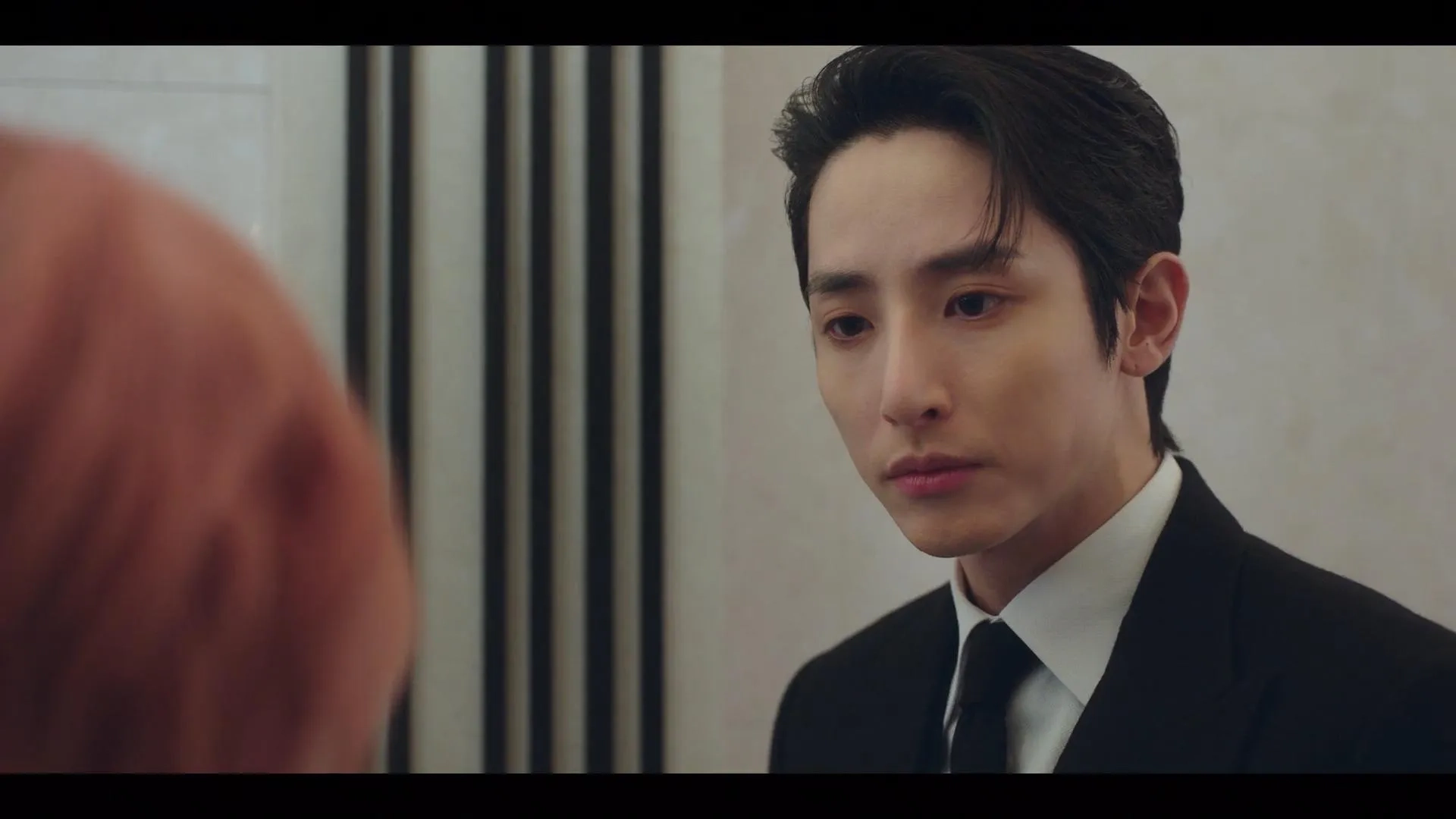 Kim Hee-seon and Lee Soo-hyuk in Tomorrow (2022)