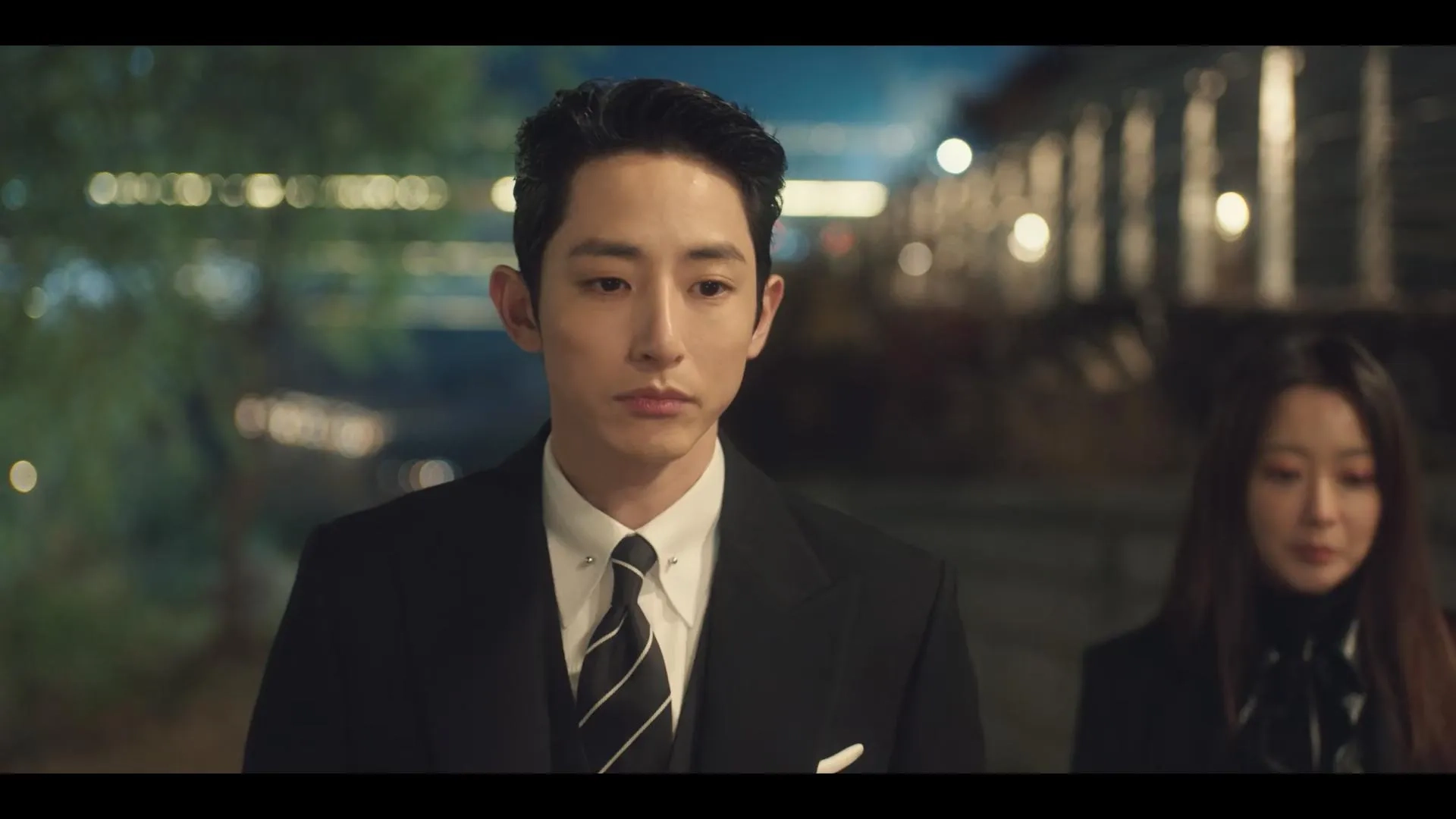 Kim Hee-seon and Lee Soo-hyuk in Tomorrow (2022)
