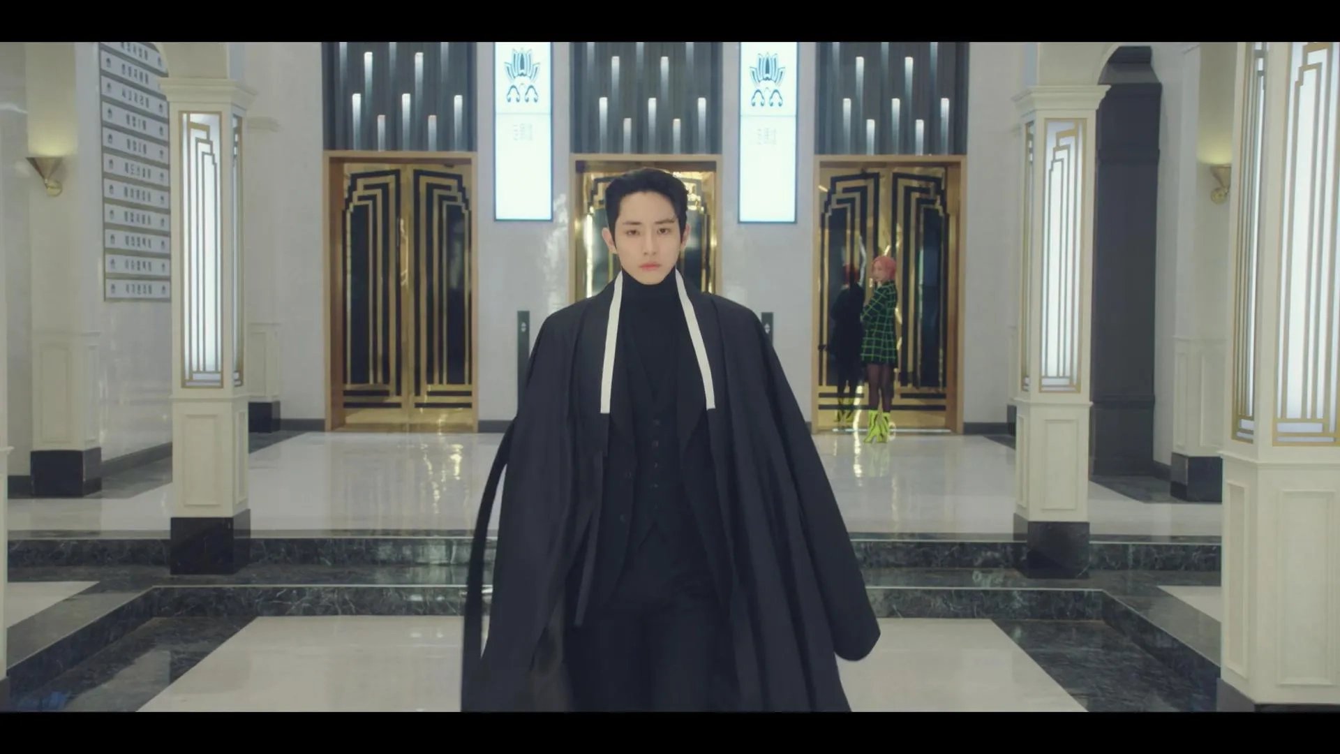 Kim Hee-seon and Lee Soo-hyuk in Tomorrow (2022)