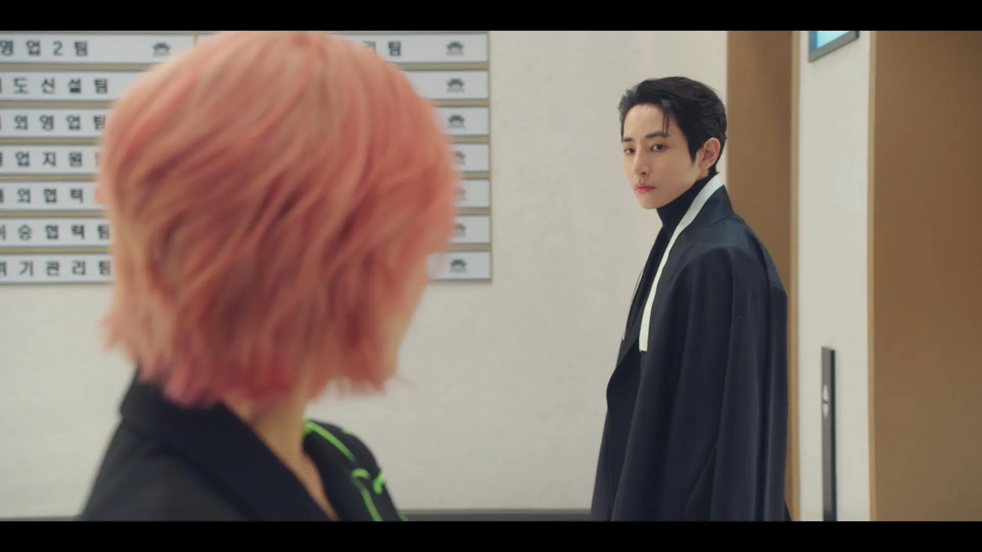 Kim Hee-seon and Lee Soo-hyuk in Tomorrow (2022)