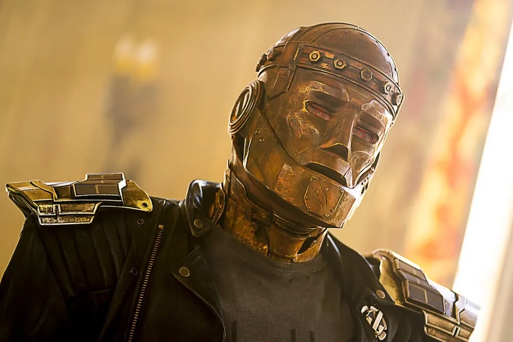 Brendan Fraser and Riley Shanahan in Doom Patrol (2019)