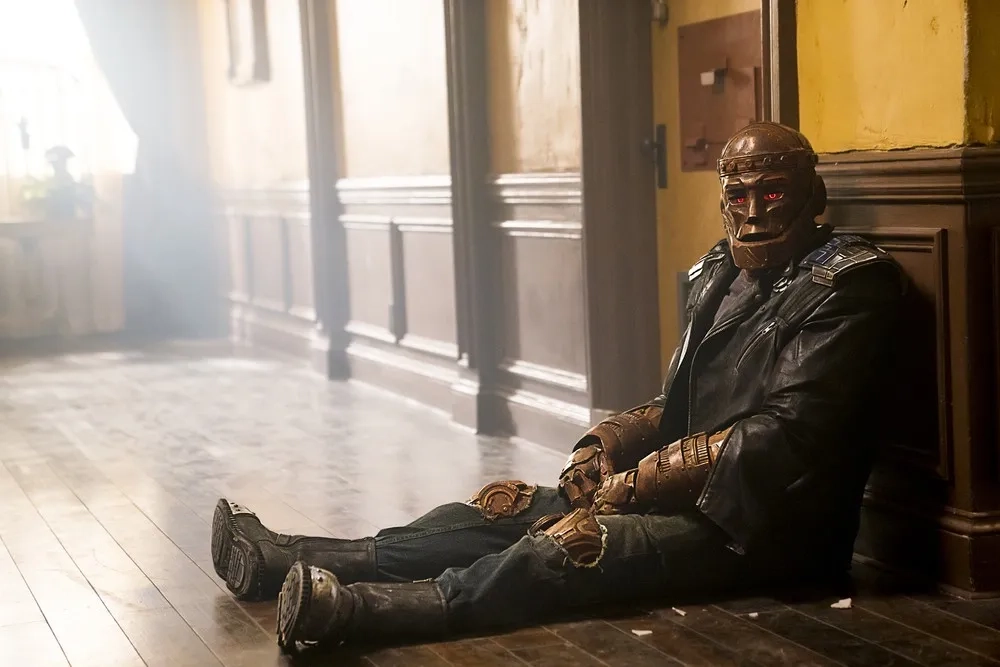 Brendan Fraser and Riley Shanahan in Doom Patrol (2019)