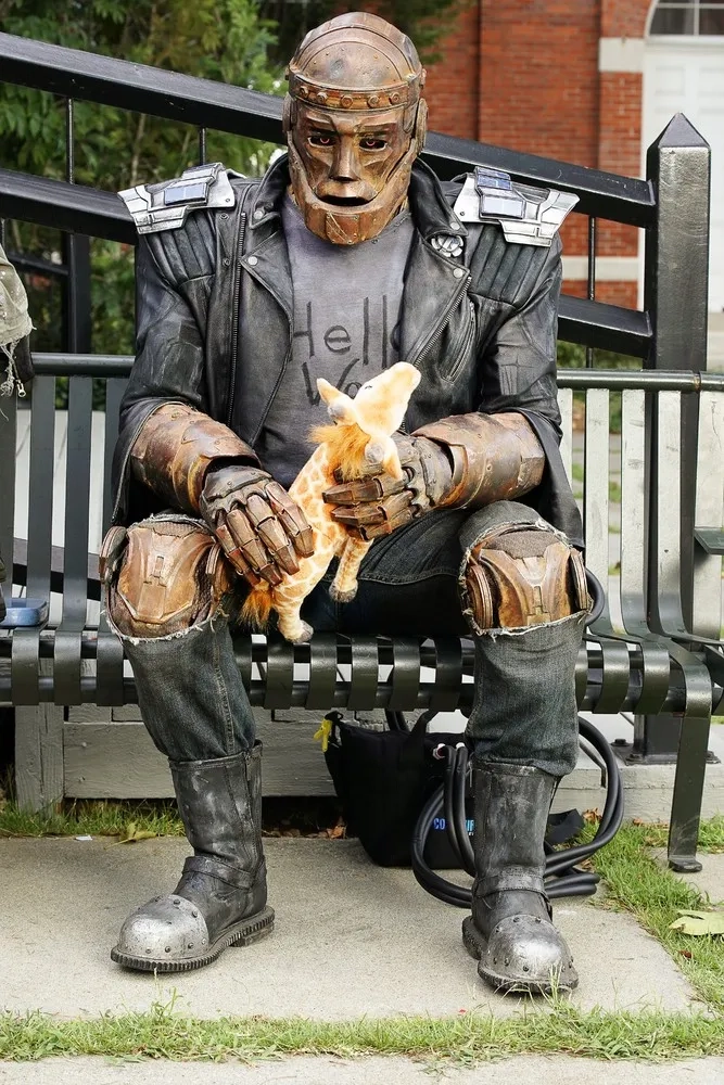 Brendan Fraser and Riley Shanahan in Doom Patrol (2019)