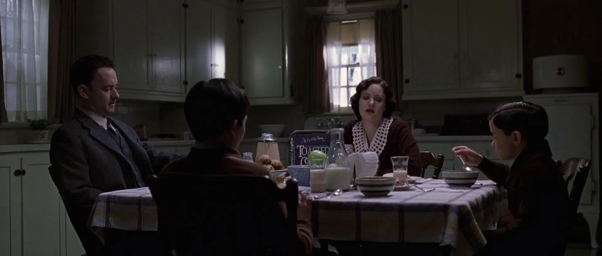 Tom Hanks, Jennifer Jason Leigh, Liam Aiken, and Tyler Hoechlin in Road to Perdition (2002)