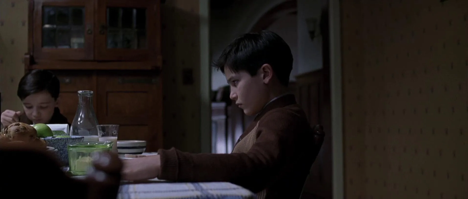 Liam Aiken and Tyler Hoechlin in Road to Perdition (2002)