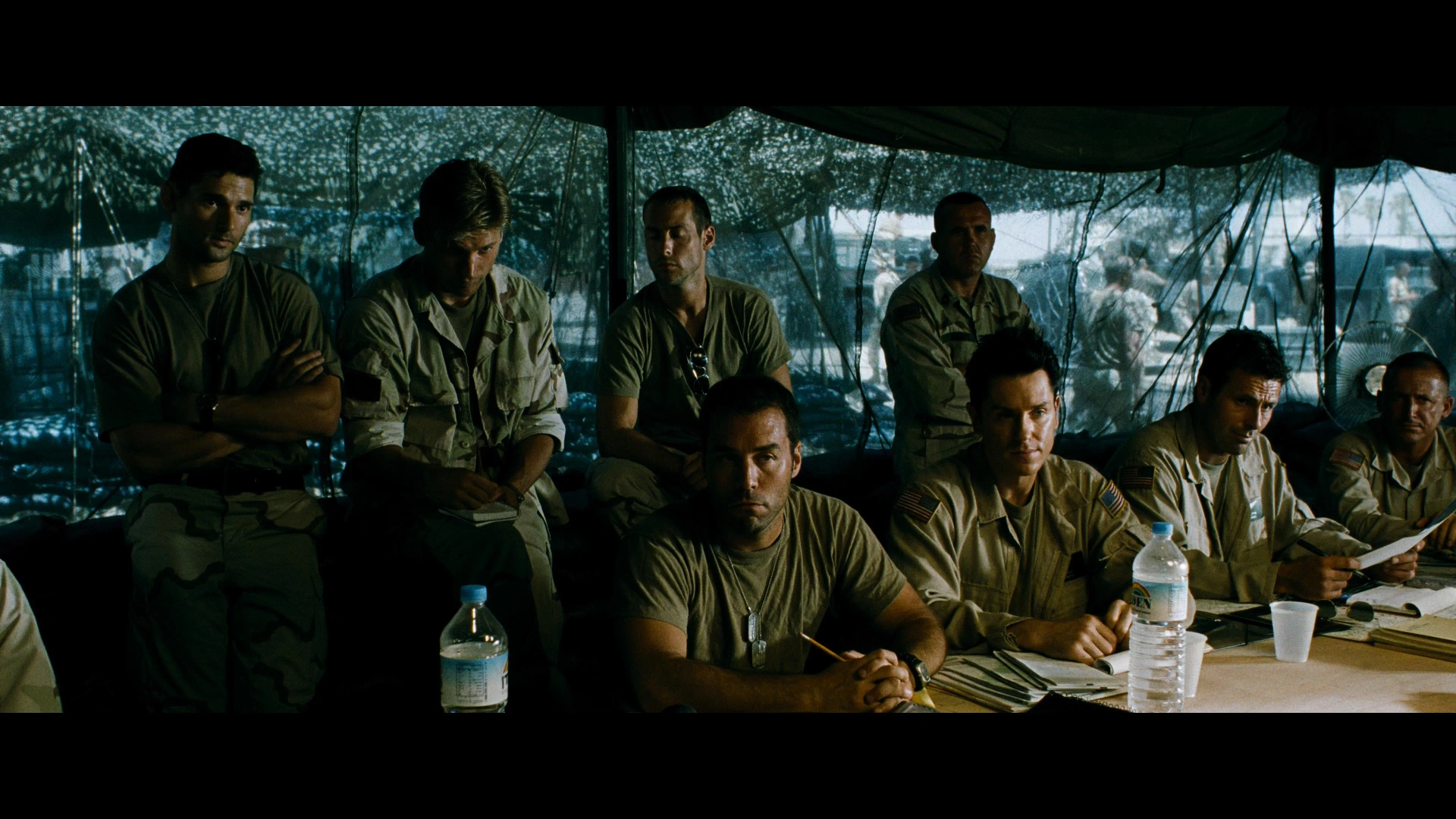 Jeremy Piven, Eric Bana, Nikolaj Coster-Waldau, and Ron Eldard in Black Hawk Down (2001)