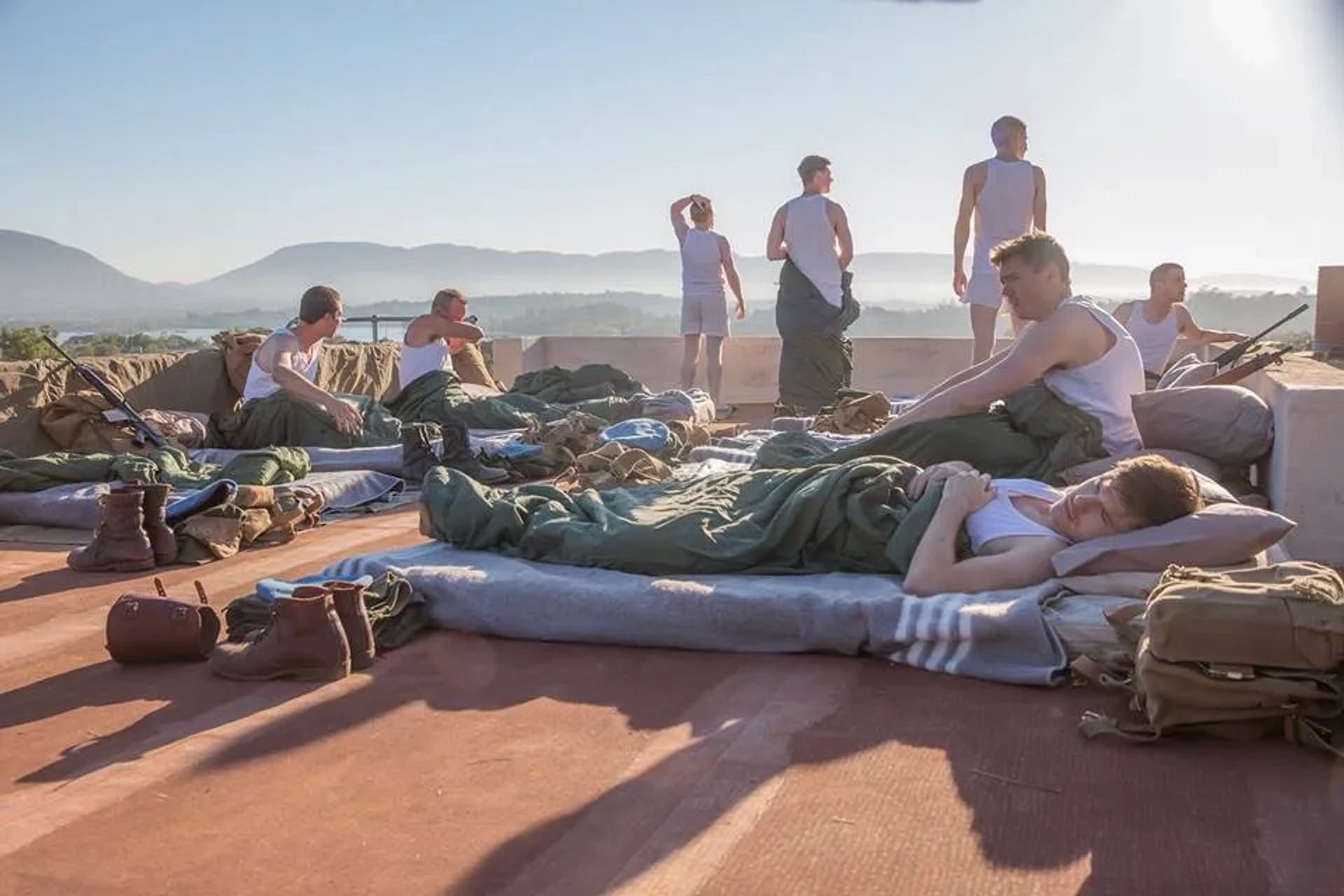 Ronan Raftery and Sam Keeley in The Siege of Jadotville (2016)