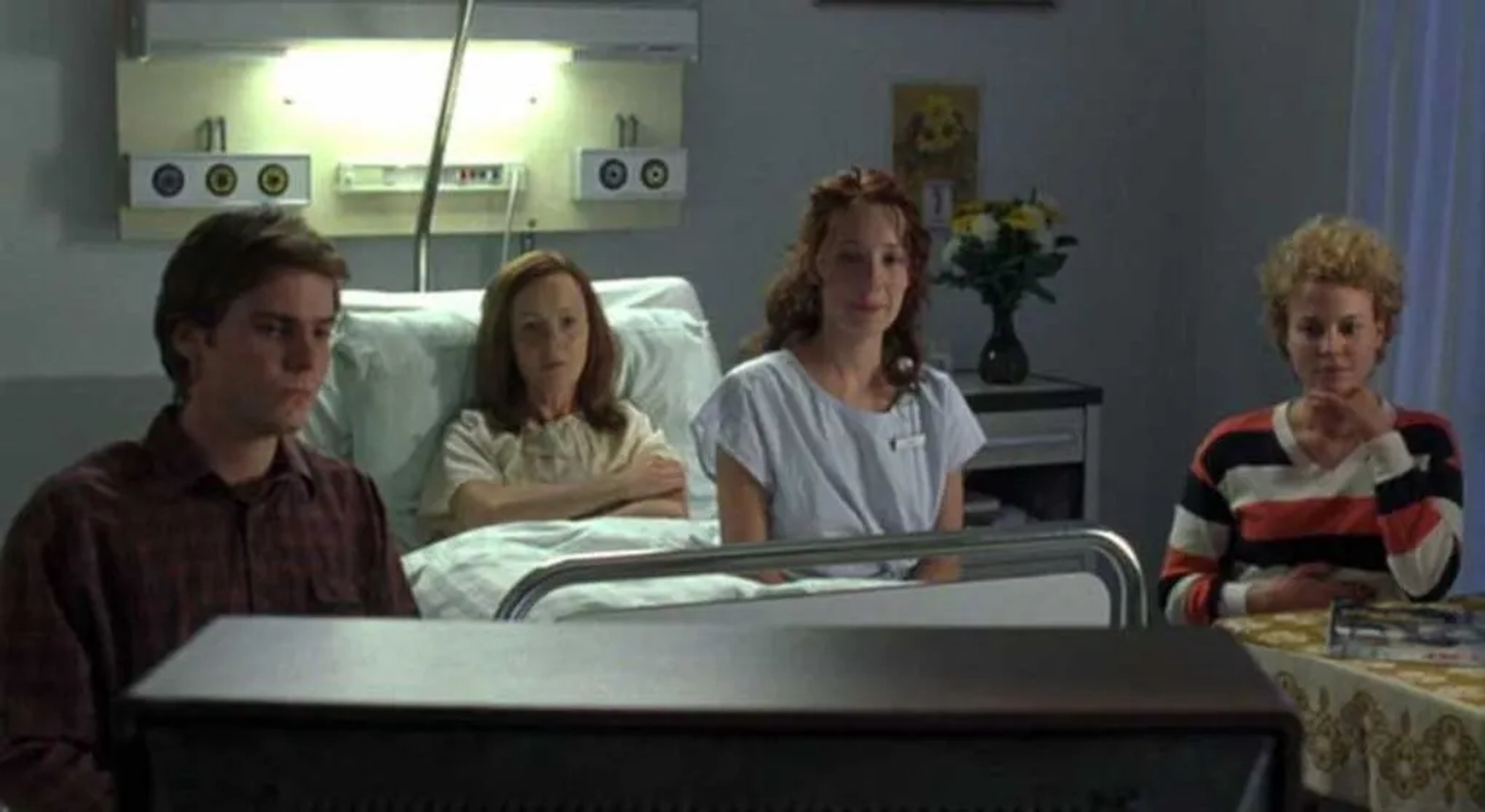 Daniel Brühl, Chulpan Khamatova, Katrin Sass, and Maria Simon in Good Bye Lenin! (2003)