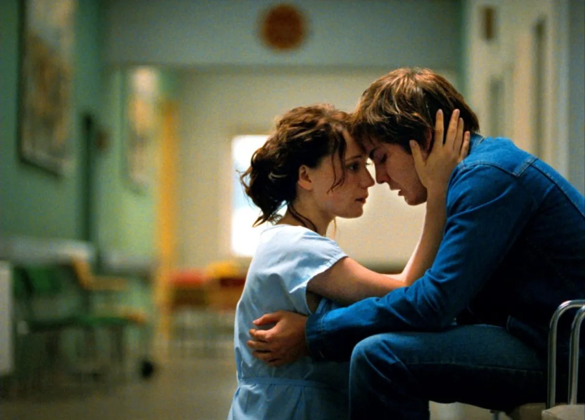 Daniel Brühl and Chulpan Khamatova in Good Bye Lenin! (2003)