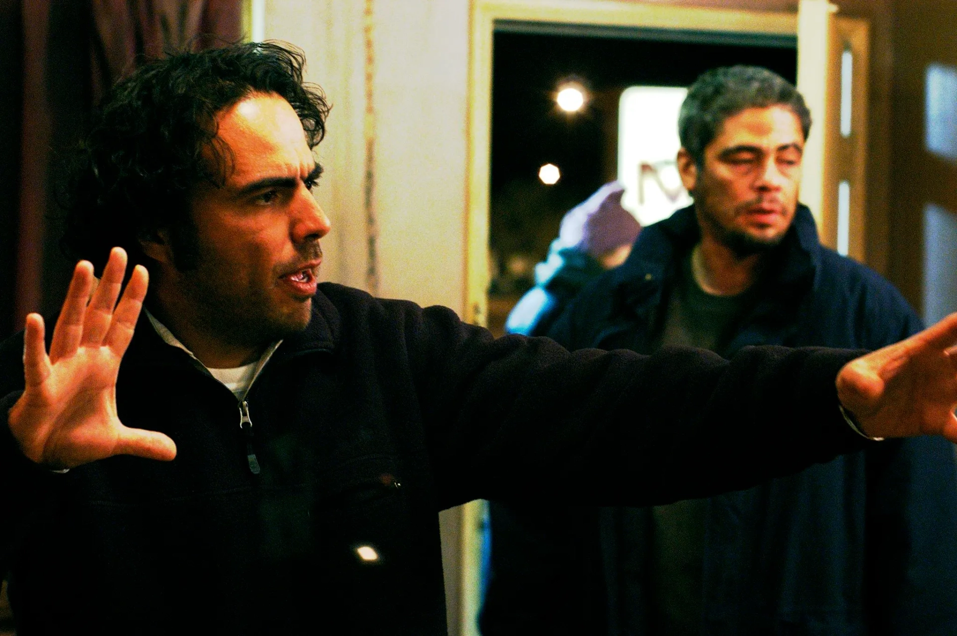 Benicio Del Toro and Alejandro G. Iñárritu in 21 Grams (2003)