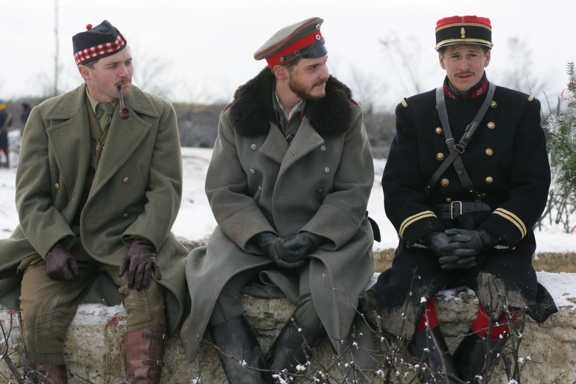 Daniel Brühl, Guillaume Canet, and Alex Ferns in Joyeux Noel (2005)