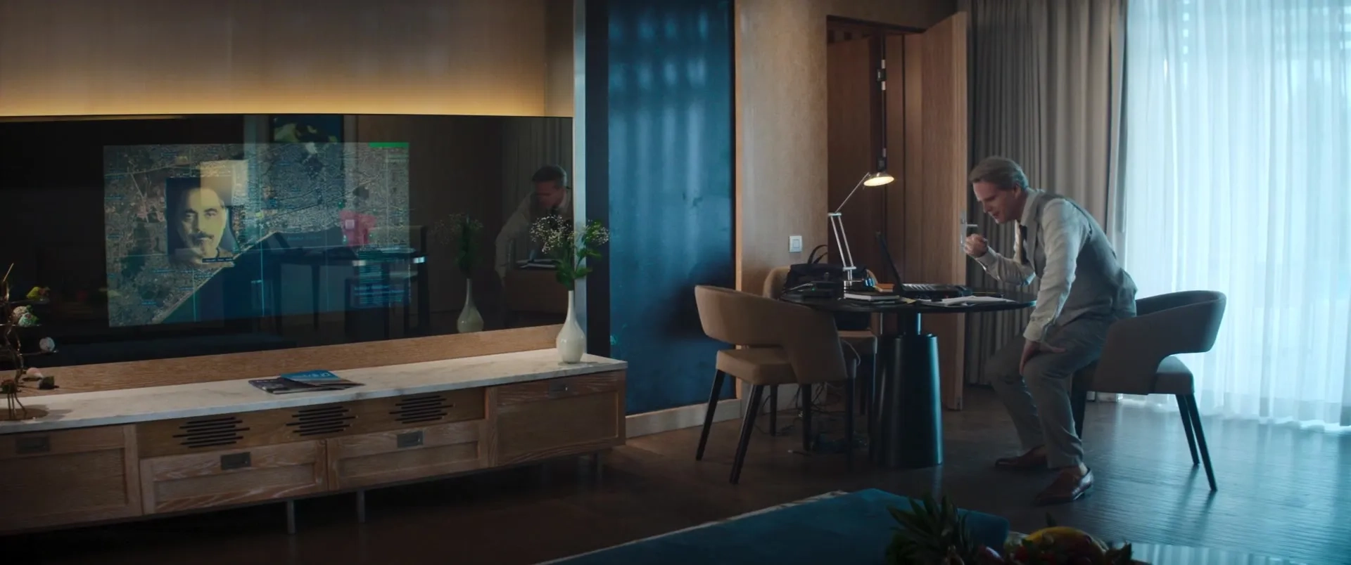 Cary Elwes in Operation Fortune: Ruse de Guerre (2023)