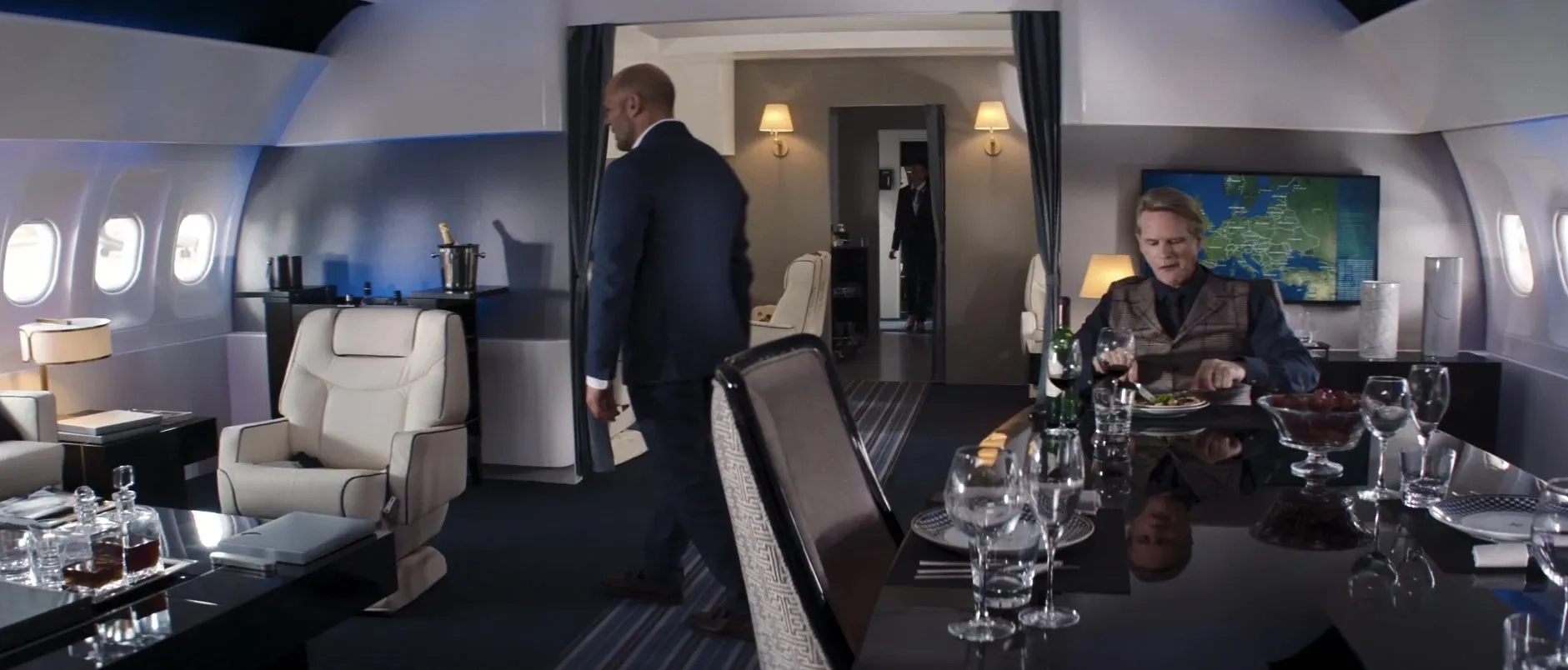 Cary Elwes and Jason Statham in Operation Fortune: Ruse de Guerre (2023)