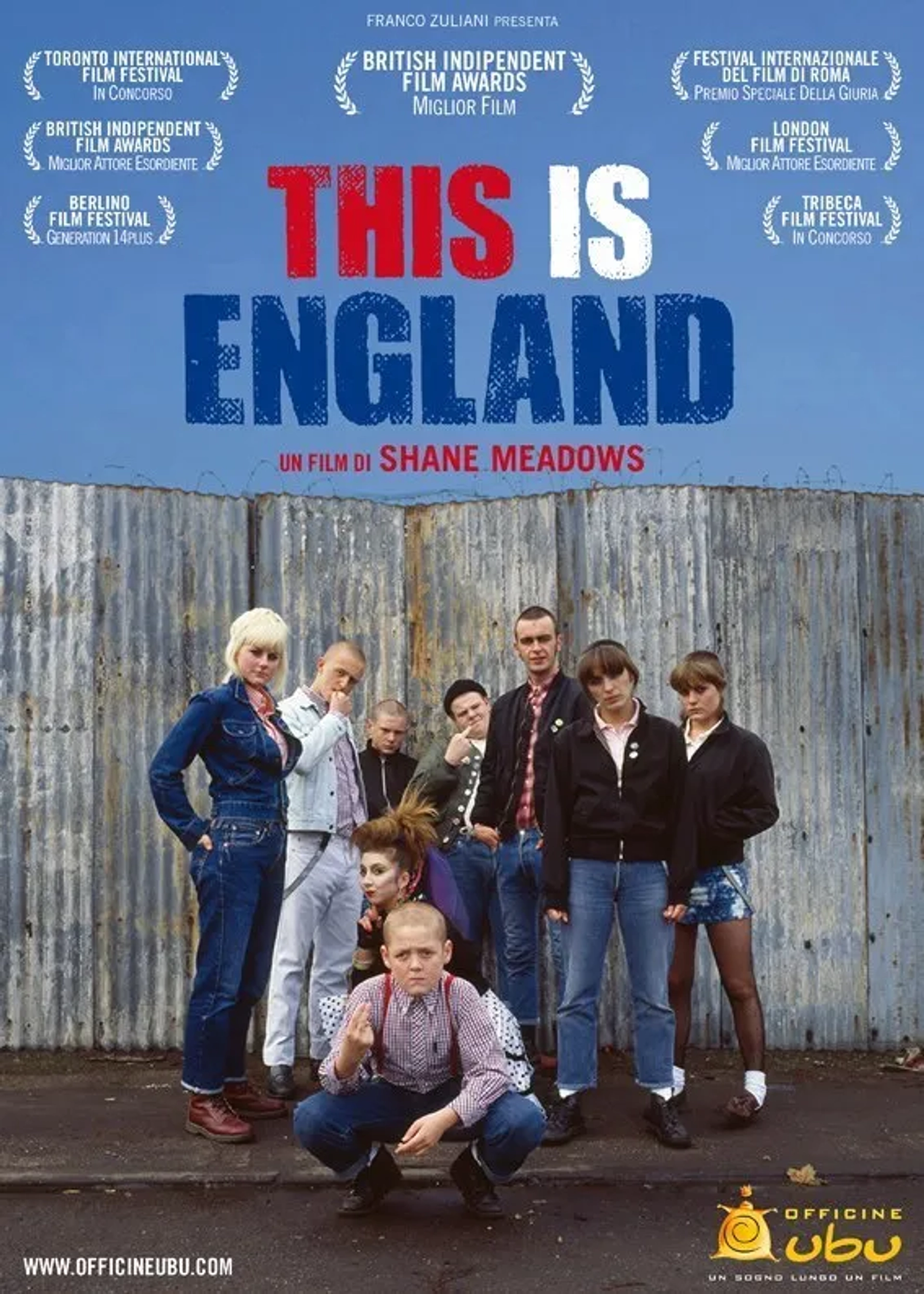 Stephen Graham, Jo Hartley, Vicky McClure, Thomas Turgoose, Rosamund Hanson, and Chanel Cresswell in This Is England (2006)